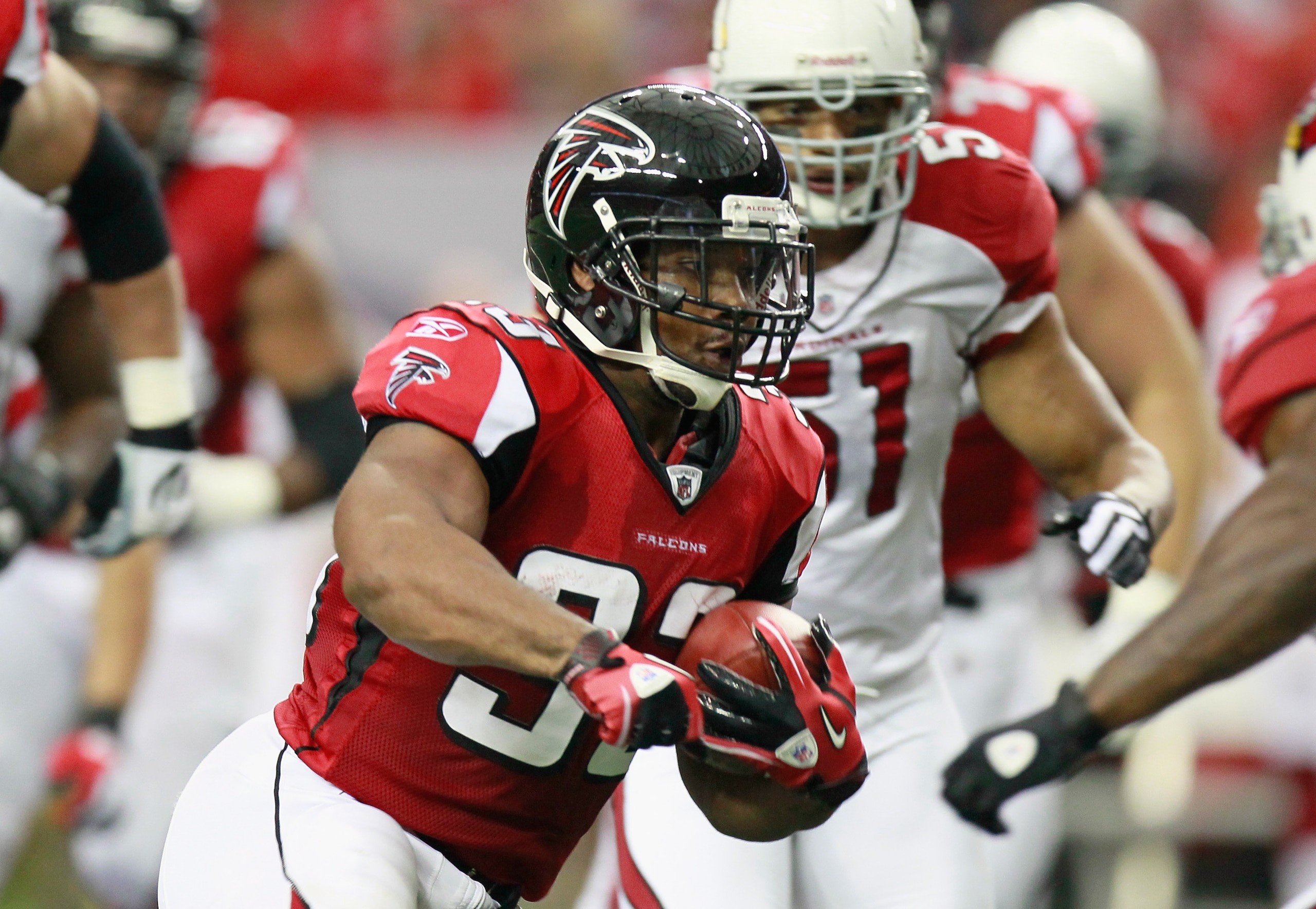 ATLANTA - SEPTEMBER 19: Michael Turner #33 of the Atlanta Falcons against the Arizona Cardinals at Georgia Dome on September 19, 2010 in Atlanta, Georgia. (Photo by Kevin C. Cox/Getty Images) ATLANTA - SEPTEMBER 19: Michael Turner #33 of the Atlanta Falcons against the Arizona Cardinals at Georgia Dome on September 19, 2010 in Atlanta, Georgia. (Photo by Kevin C. Cox/Getty Images)