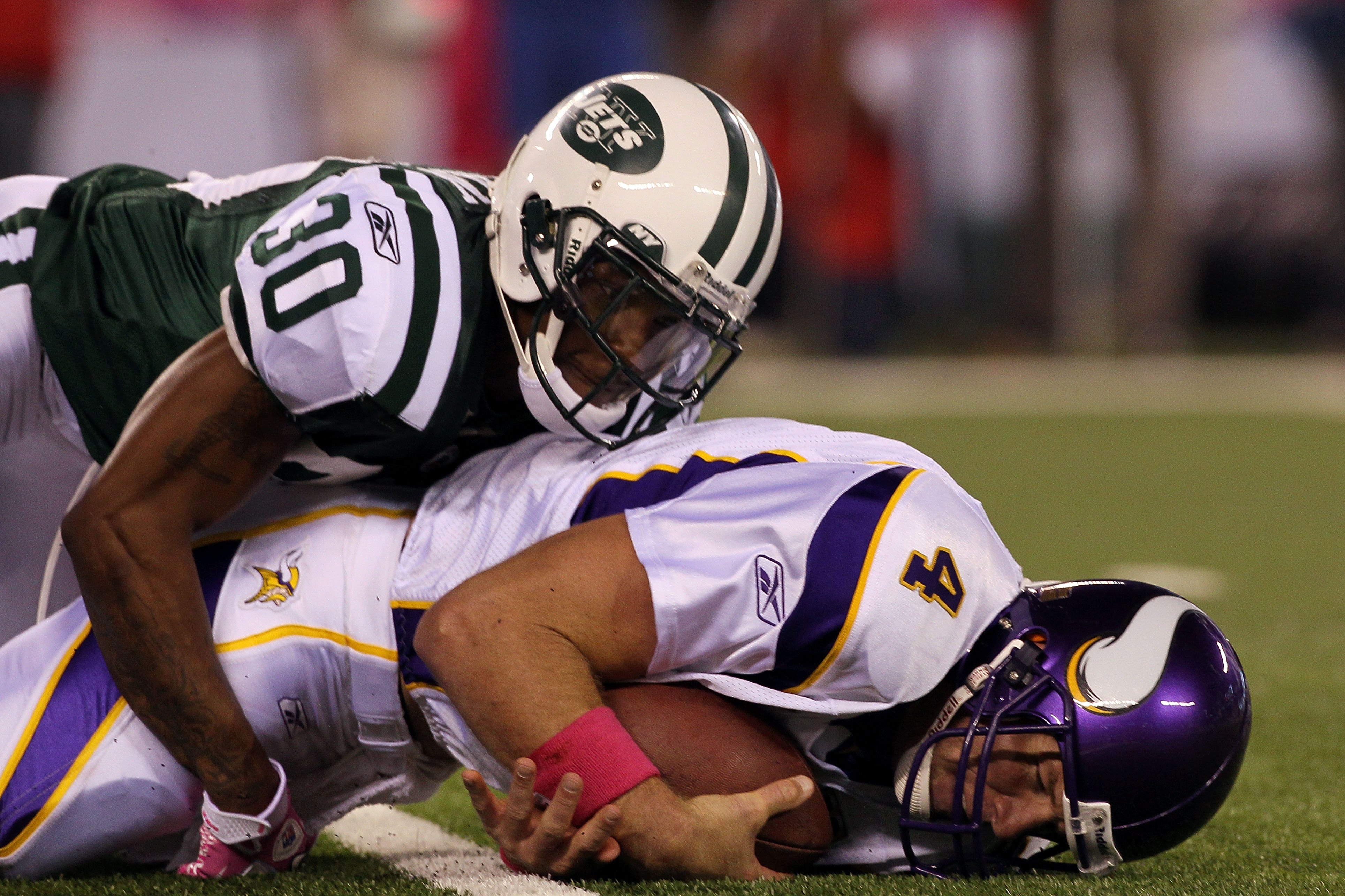 New York Jets LaDainian Tomlinson carries the ball in the third quarter  against the Minnesota Vikings in week 5 of the NFL season at New Meadowlands  Stadium in East Rutherford, New Jersey