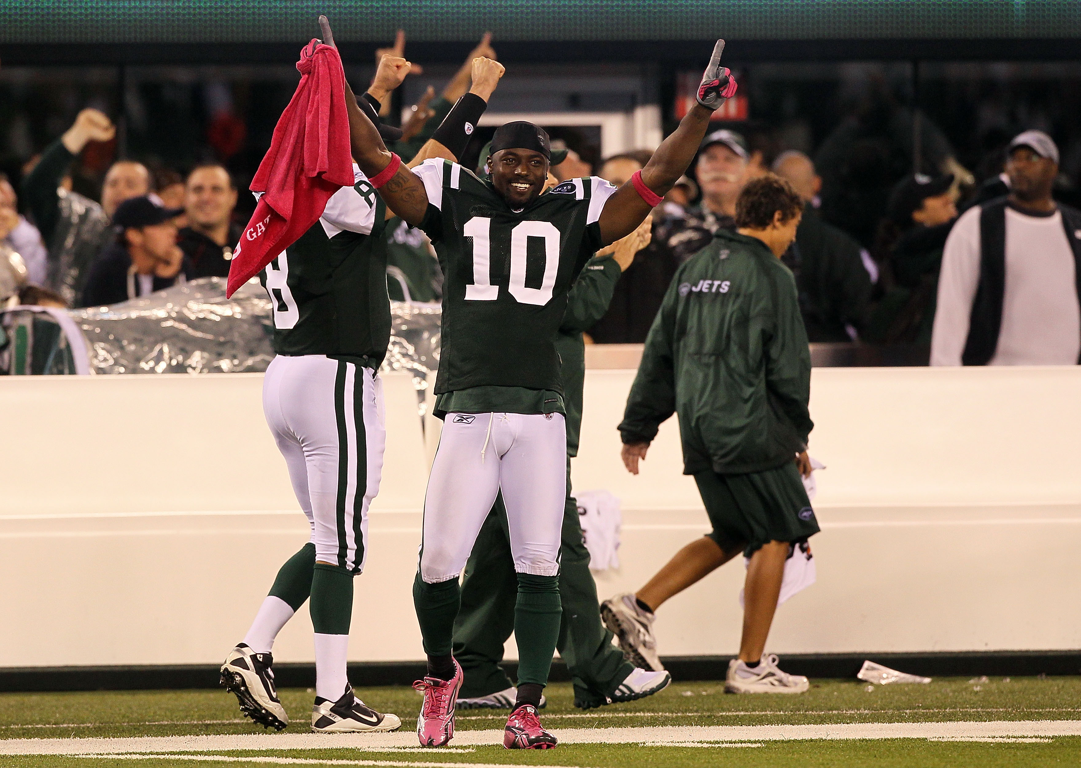 Photo: Minnesota Vikings quarterback Brett Favre reacts after throwing his  500th career touchdown pass at New Meadowlands Stadium in New Jersey -  NYP20101011113 