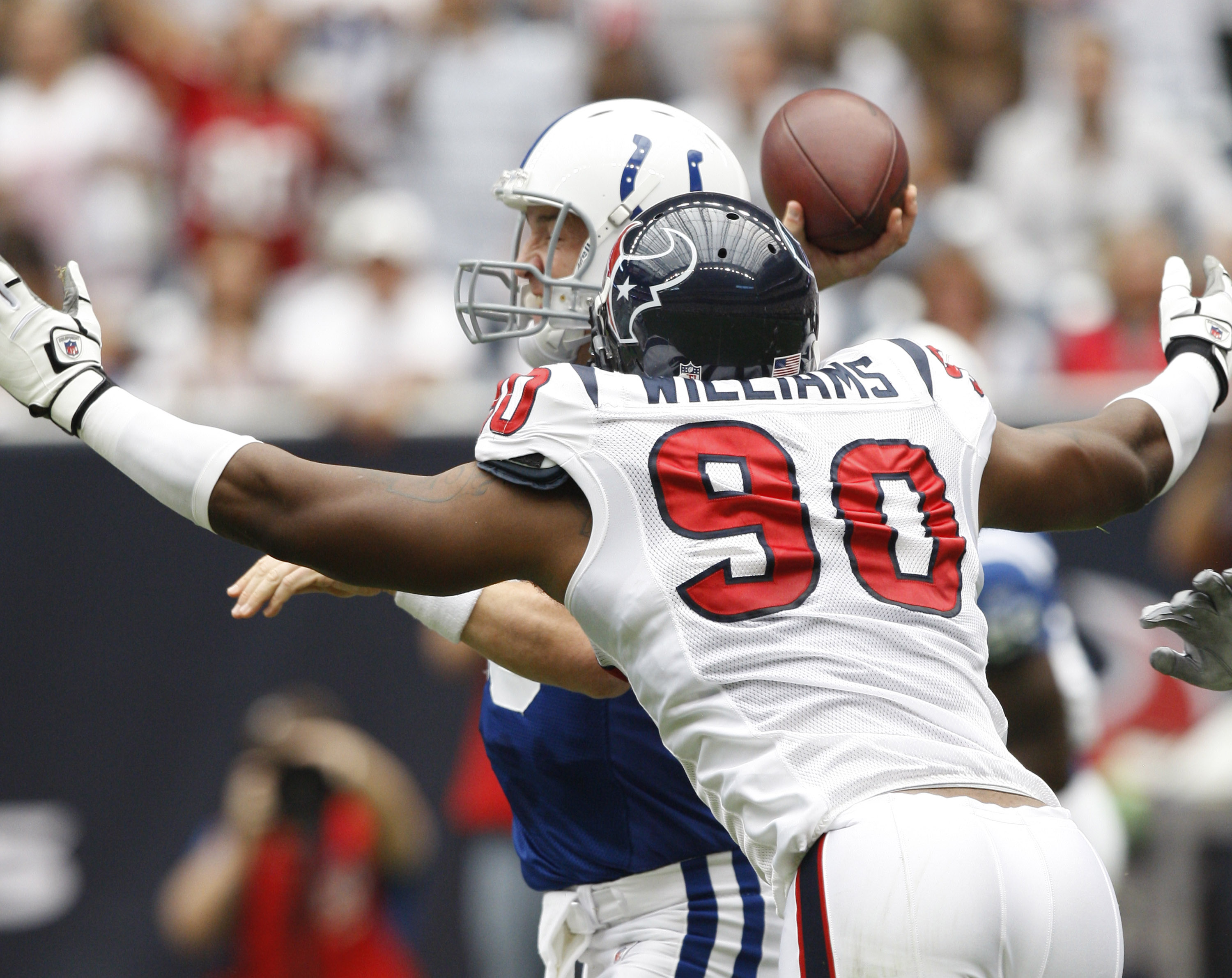 VIDEO: 350-pound Baltimore Raven Haloti Ngata throws down a