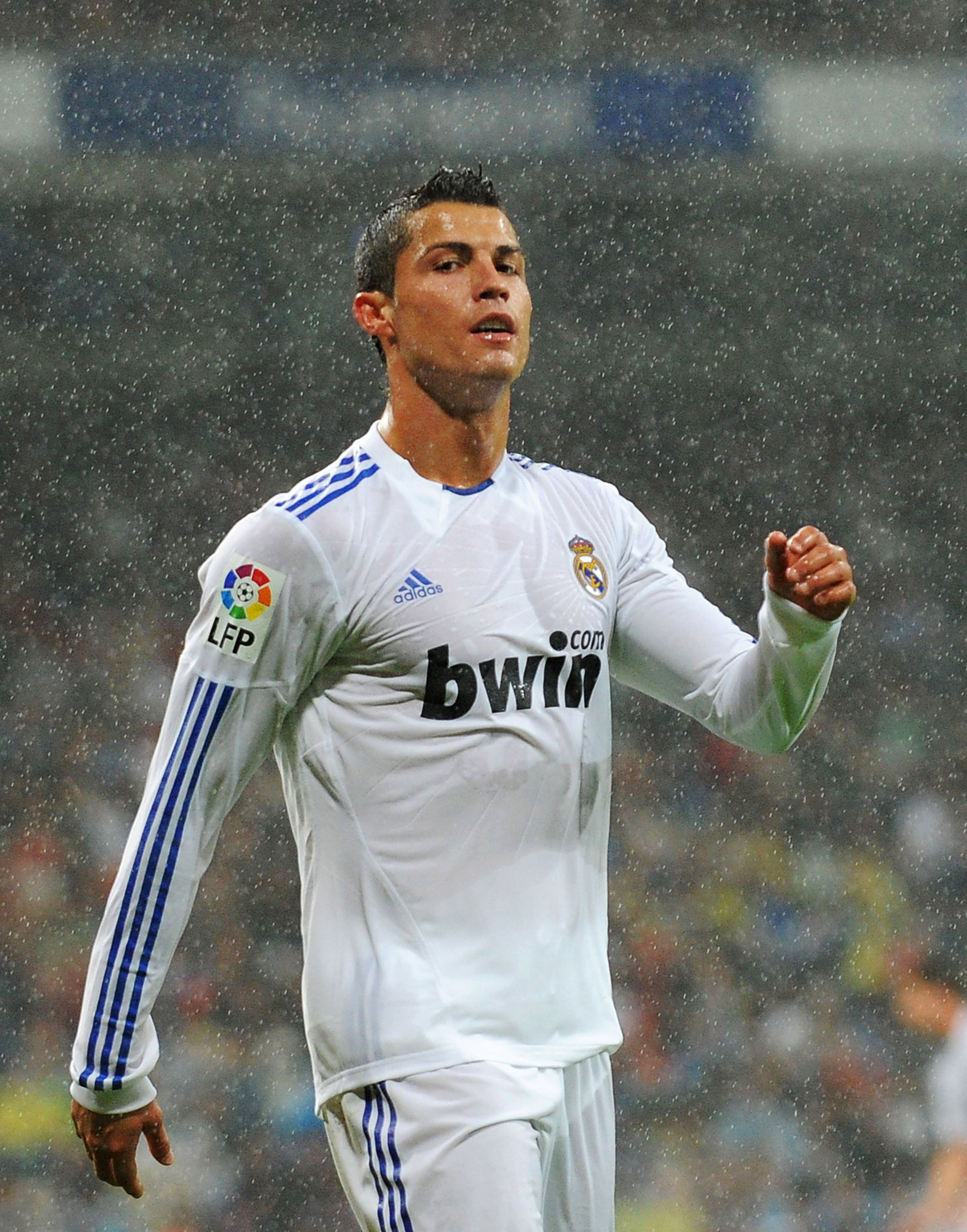 MADRID, SPAIN - OCTOBER 03:  Cristiano Ronaldo of Real Madrid waits for corner kick to be taken during their La Liga match against Deportivo La Coruna  at Estadio Santiago Bernabeu on October 3, 2010 in Madrid, Spain.  (Photo by Denis Doyle/Getty Images)