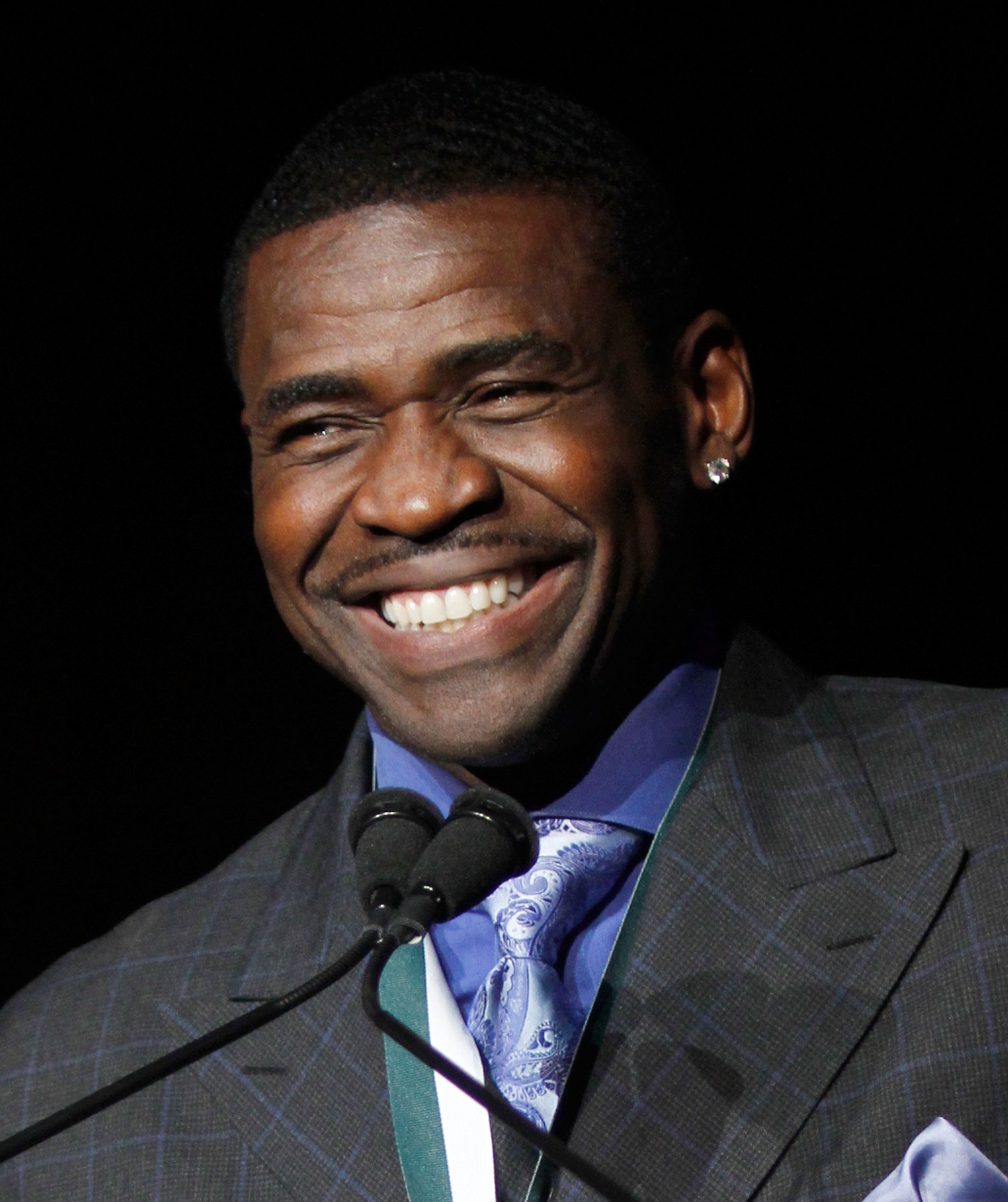 NEW YORK - SEPTEMBER 27:  Former NFL player Michael Irvin speaks during the 25th Great Sports Legends Dinner to benefit The Buoniconti Fund to Cure Paralysis at The Waldorf=Astoria on September 27, 2010 in New York City.  (Photo by Thos Robinson/Getty Ima