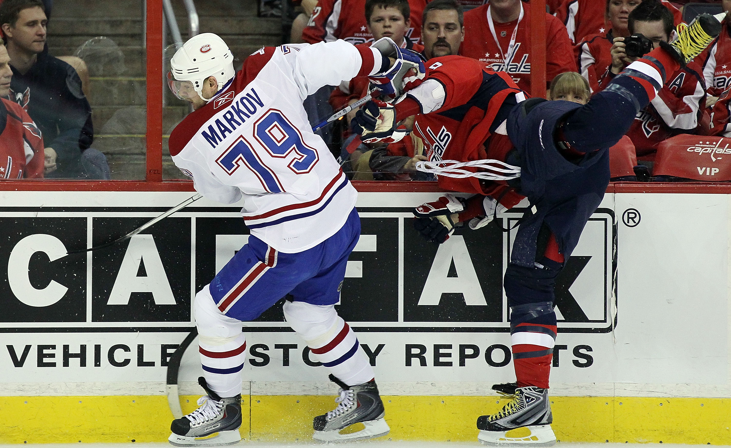 NHL: Alex Ovechkin gets away with blatant penalty vs. Oilers