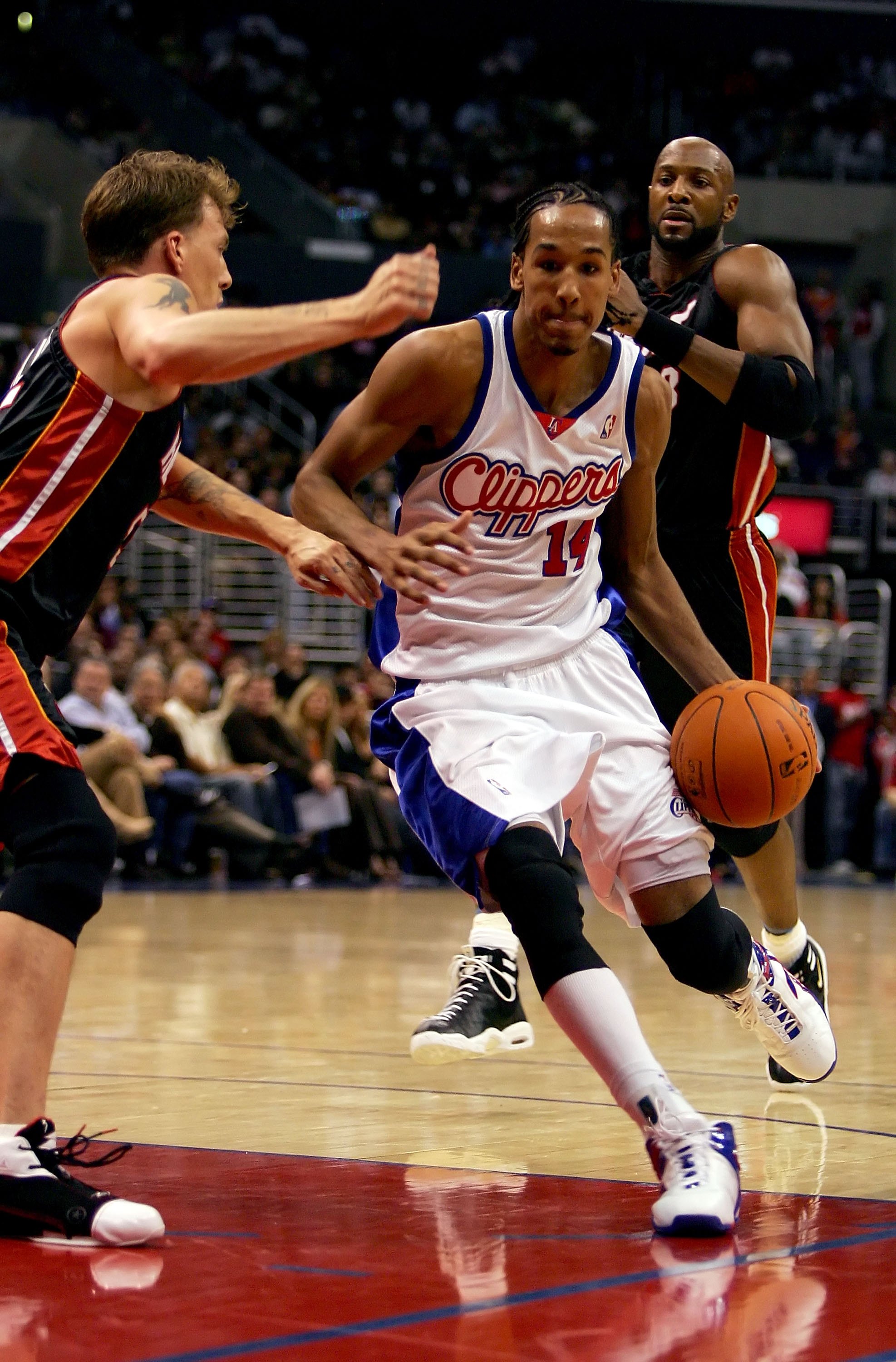 LOS ANGELES, CA - DECEMBER 05:  Shaun Livingston #14 of the Los Angeles Clippers drives through the key against Jason Williams #55 of the Miami Heat during the game on December 5, 2006 at Staples Center in Los Angeles, California.  NOTE TO USER: User expr