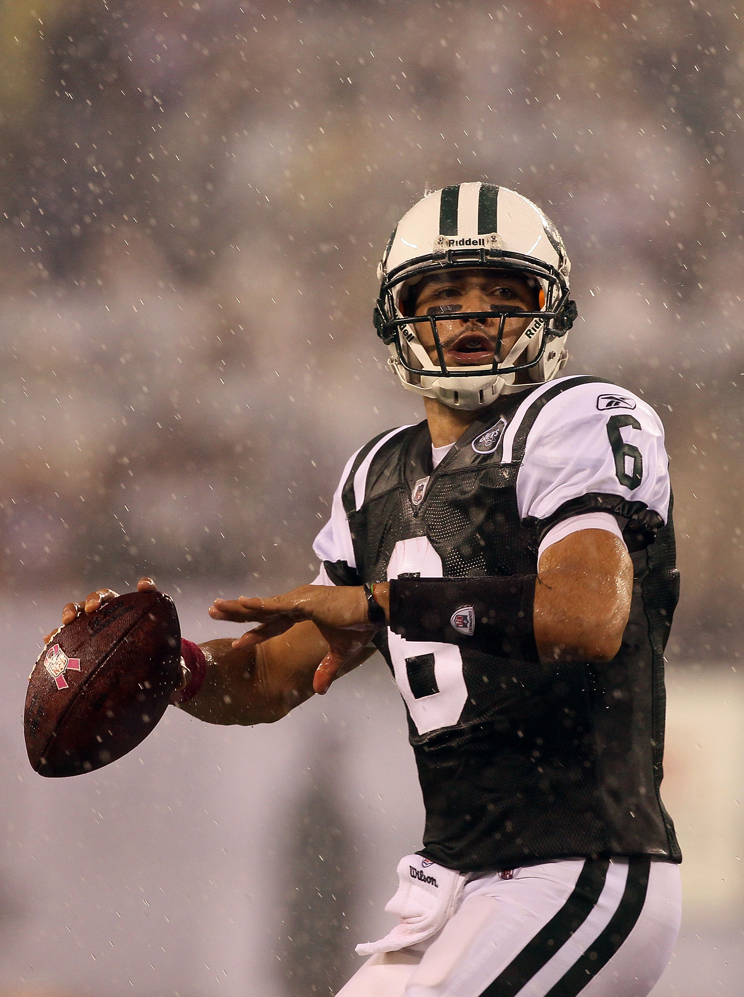 New York Jets LaDainian Tomlinson carries the ball in the third quarter  against the Minnesota Vikings in week 5 of the NFL season at New  Meadowlands Stadium in East Rutherford, New Jersey