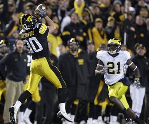 Iowa Vs. Michigan: Eight Fantastic Gridiron Finishes (Part Two) | News ...