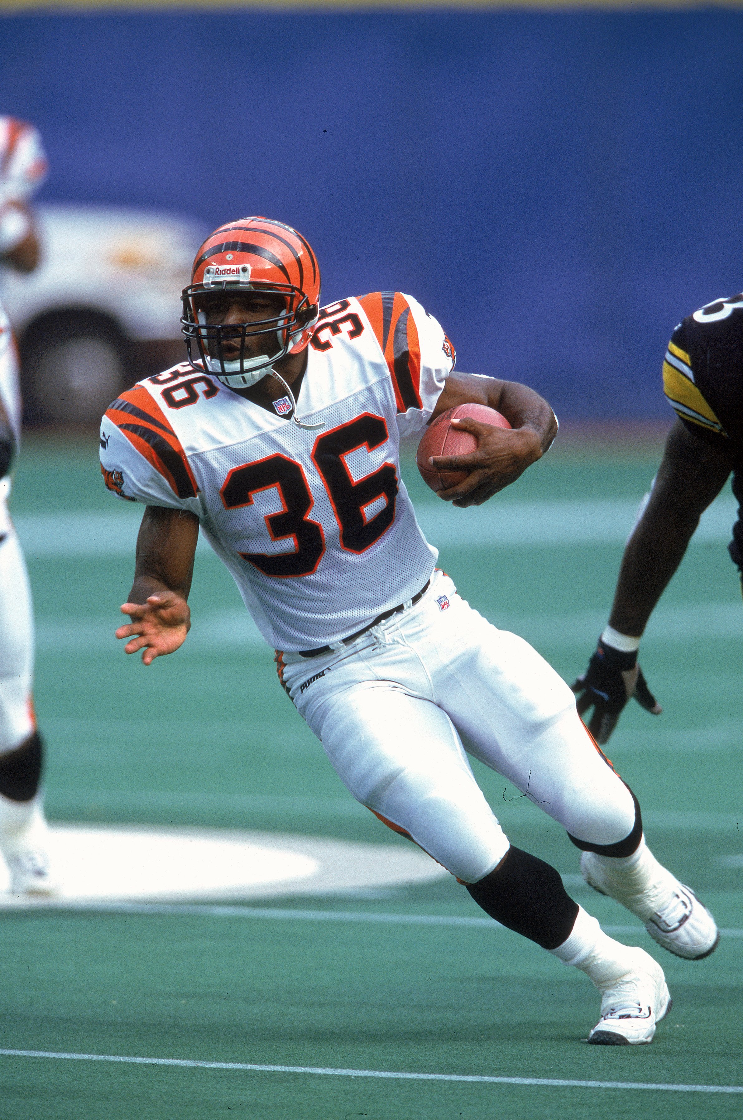 15 Oct 2000: Brandon Bennett #36 of the Cincinnati Bengals carries the ball up the field during a game against the Pittsburgh Steelers at the Three Rivers Stadium in Pittsburgh, Pennsylvaina. The Steelers defeated the Bengals 15-0.Mandatory Credit: Tom Pi