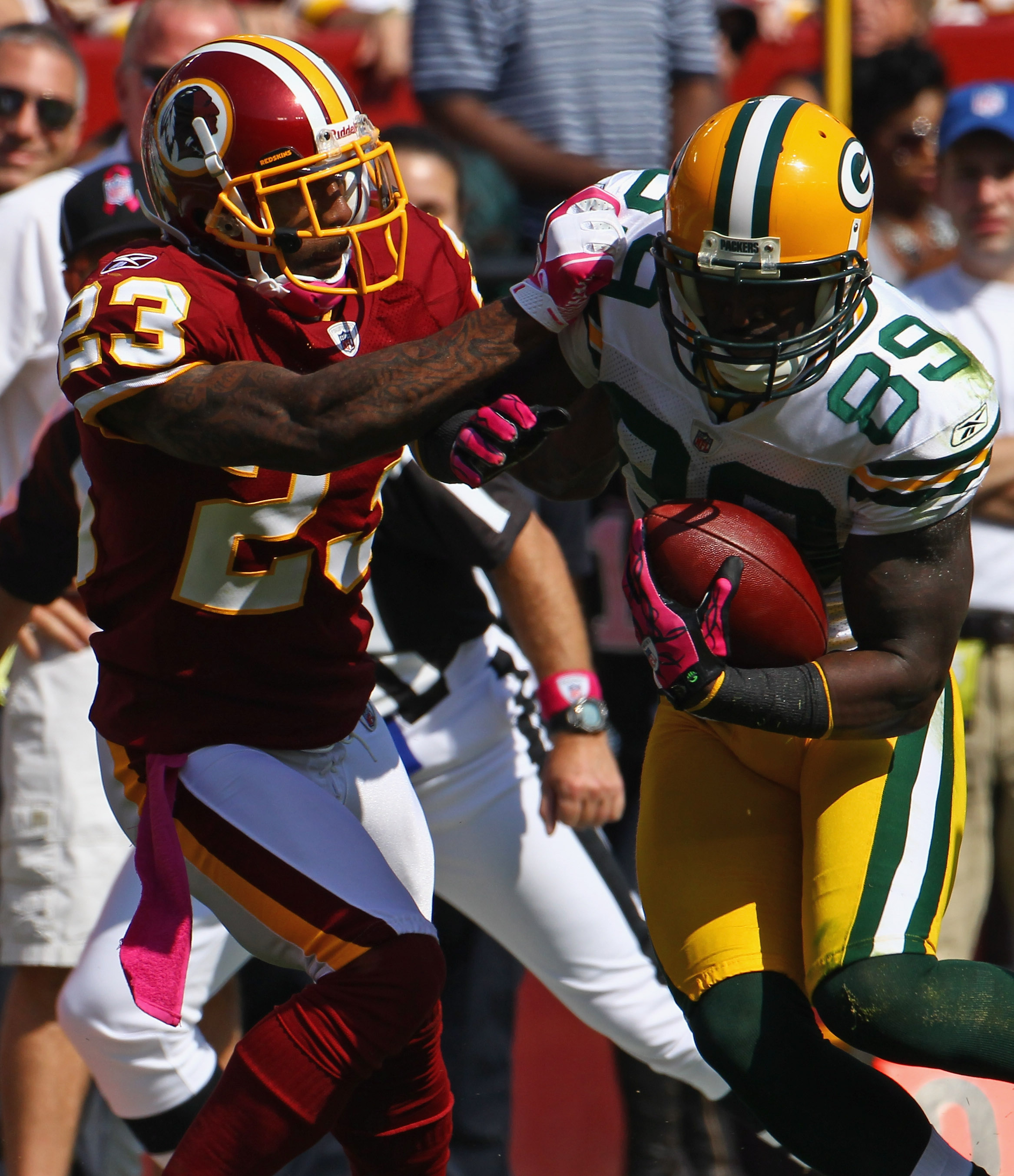 Green Bay Packers tight end Jermichael Finley (88) signals first down after  a 25-yard reception during the second quarter at Lambeau Field on November  14, 2011 in Green Bay, Wisconsin. UPI/Brian Kersey