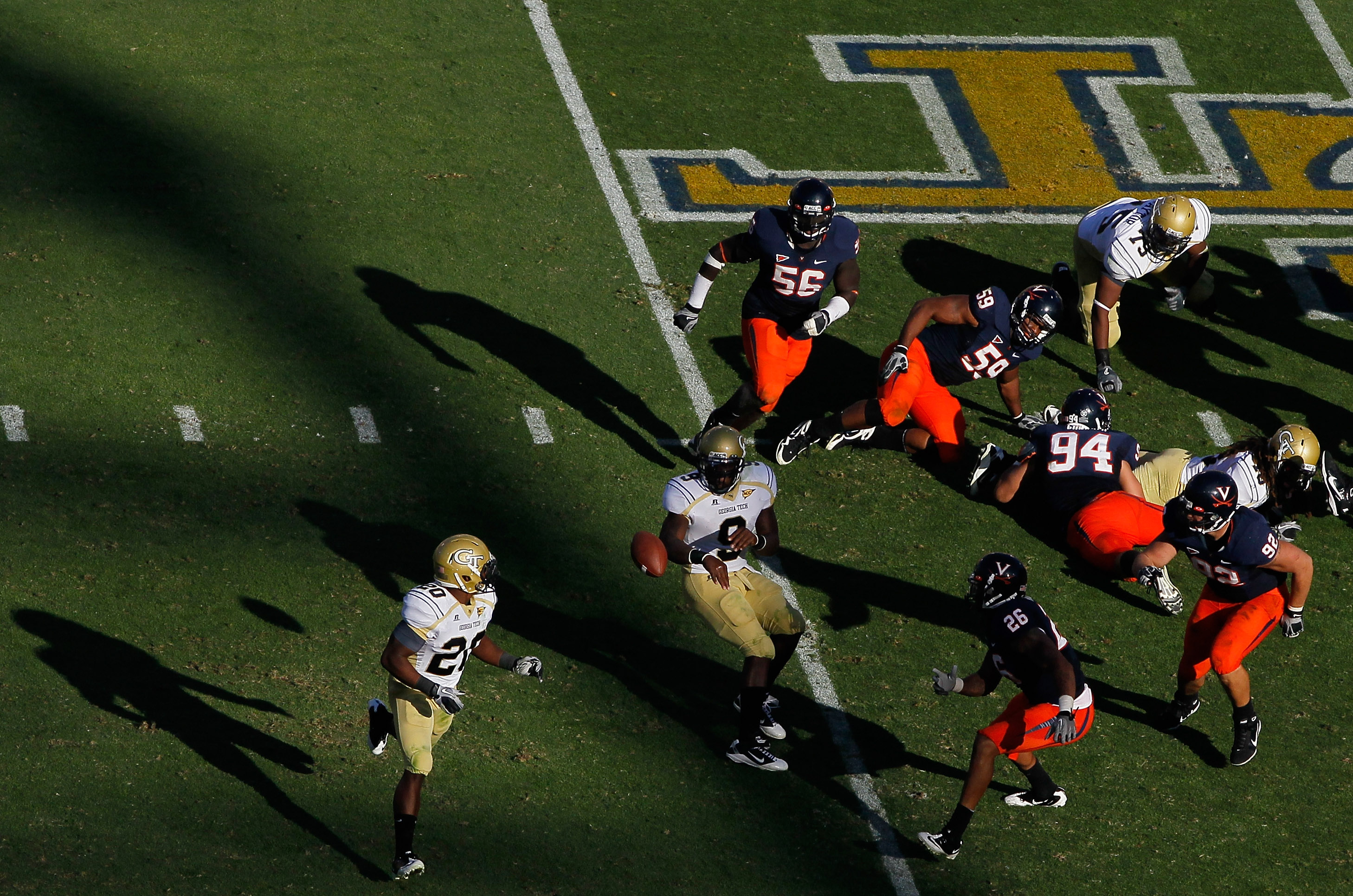 ATLANTA - OCTOBER 09: Quarterback Joshua Nesbitt #9 of the Georgia Tech Yellow Jackets pitches the ball to Roddy Jones #20 against the Virginia Cavaliers at Bobby Dodd Stadium on October 9, 2010 in Atlanta, Georgia. (Photo by Kevin C. Cox/Getty Images)