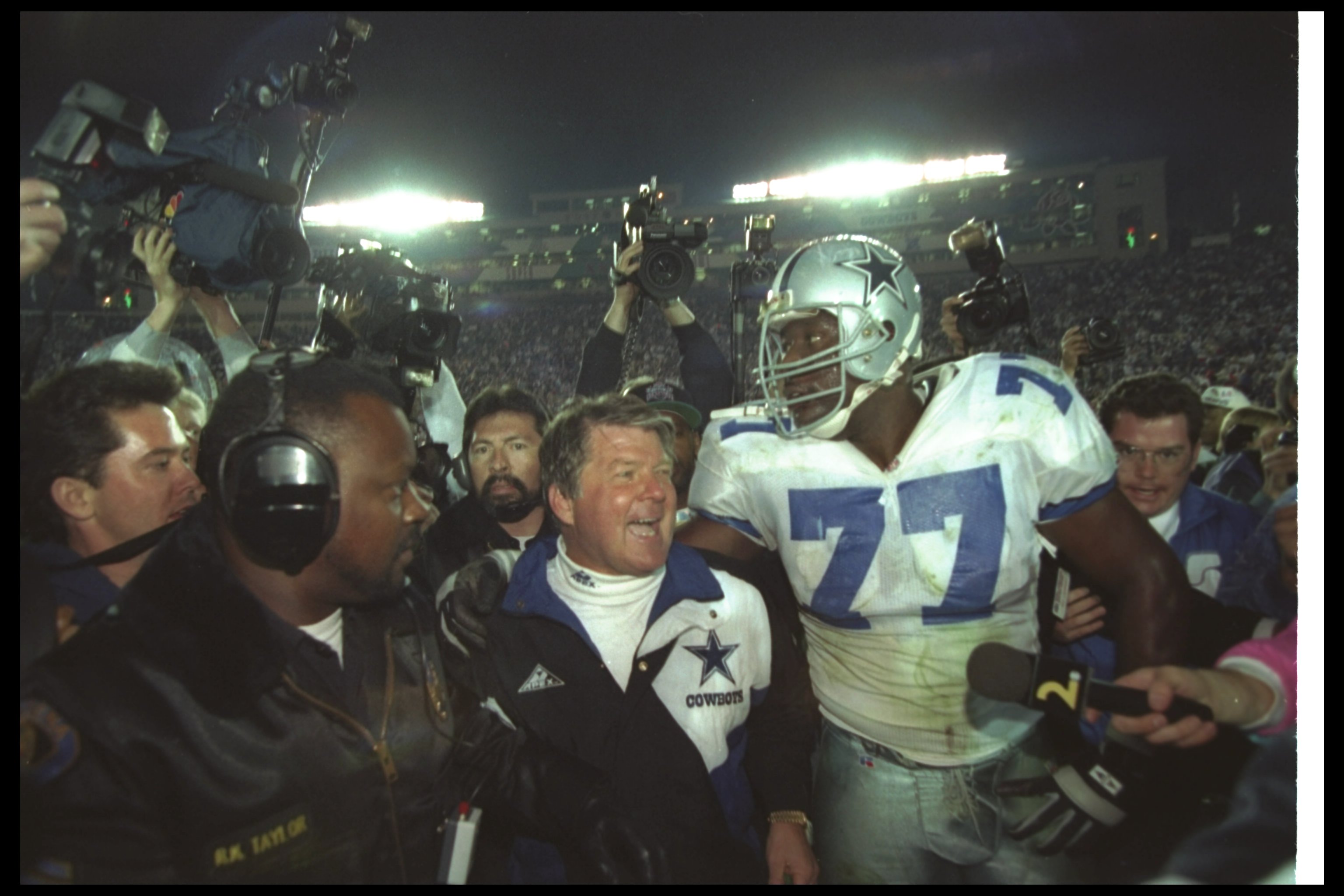 31 Jan 1993:  Dallas Cowboys head coach Jimmy Johnson celebrates with defensive lineman Jim Jeffcoat #77 after Super Bowl XXVII against the Buffalo Bills at the Rose Bowl in Pasadena, California.  The Cowboys won the game, 52-17. Mandatory Credit: Mike Po