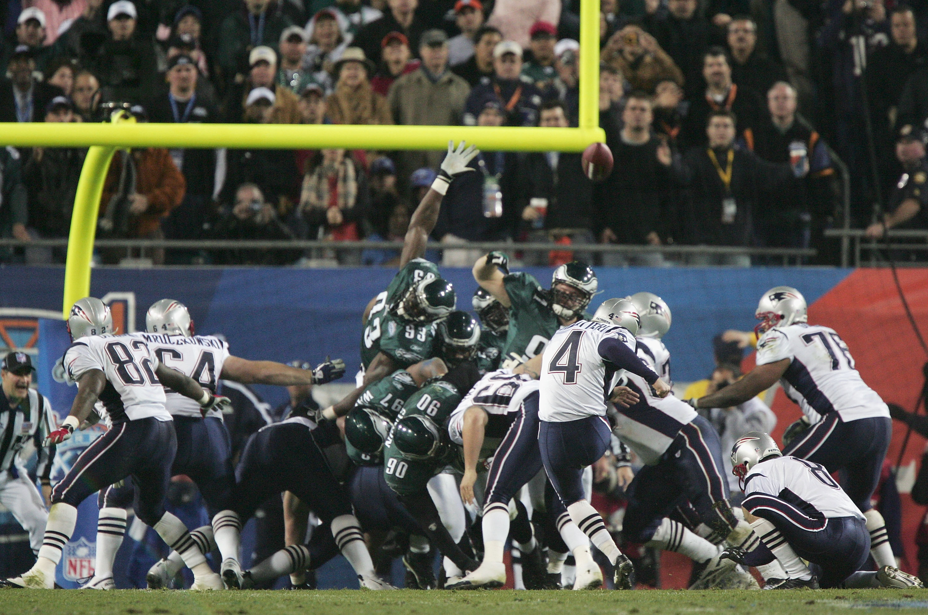 ESPN Stats & Info on X: On this date in 2002, the Patriots beat the Raiders  in a snowy AFC divisional round game as Adam Vinatieri kicks the game-winning  field goal. Tom