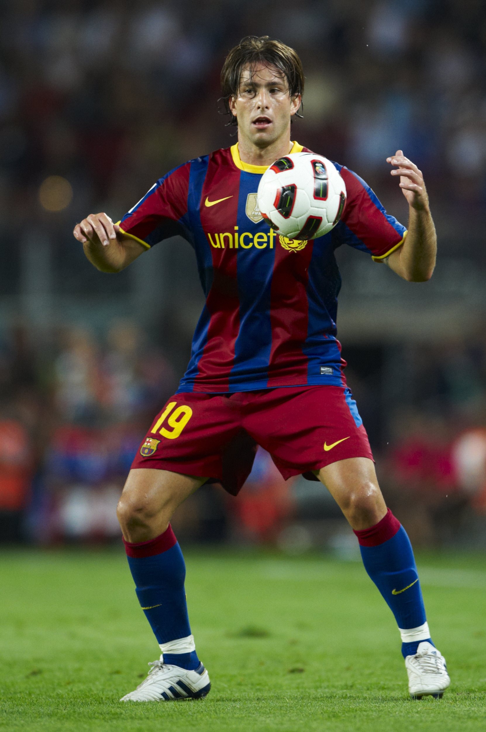 BARCELONA, SPAIN - SEPTEMBER 22:  Maxwell of Barcelona controls the ball during the La Liga match between Barcelona and Sporting de Gijon at Nou Camp on September 22, 2010 in Barcelona, Spain. Barcelona won 1-0.  (Photo by Manuel Queimadelos Alonso/Getty 