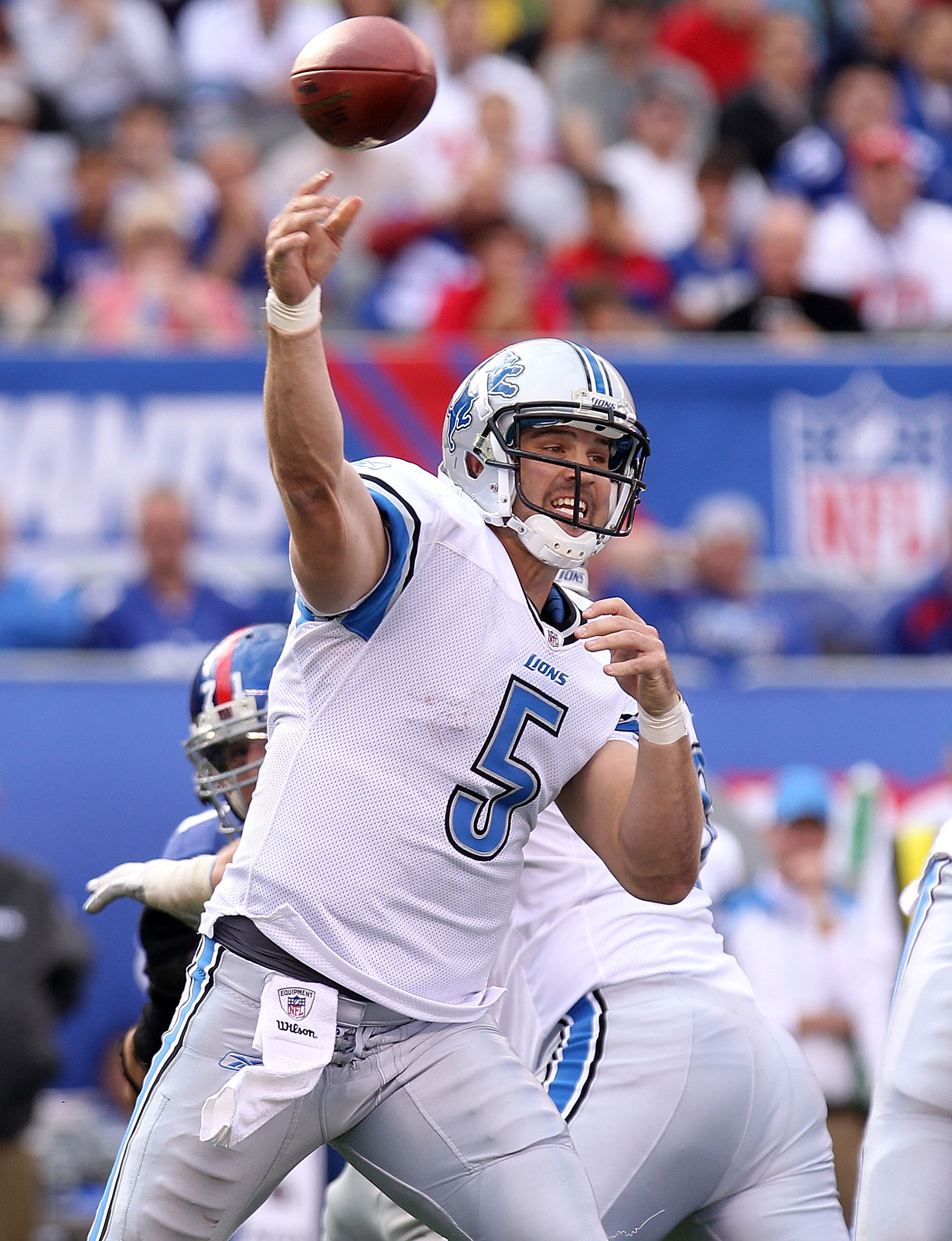 Detroit Lions quarterback Shaun Hill (14) passes during first half NFL  action between the New York Giants and Detroit Lions at the New Meadowlands  Stadium in East Rutherford, New Jersey. (Credit Image: ©