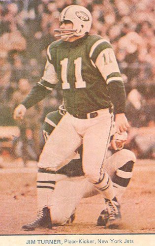 Gerry Philbin of the New York Jets pursues quarterback Rick Norton of  News Photo - Getty Images