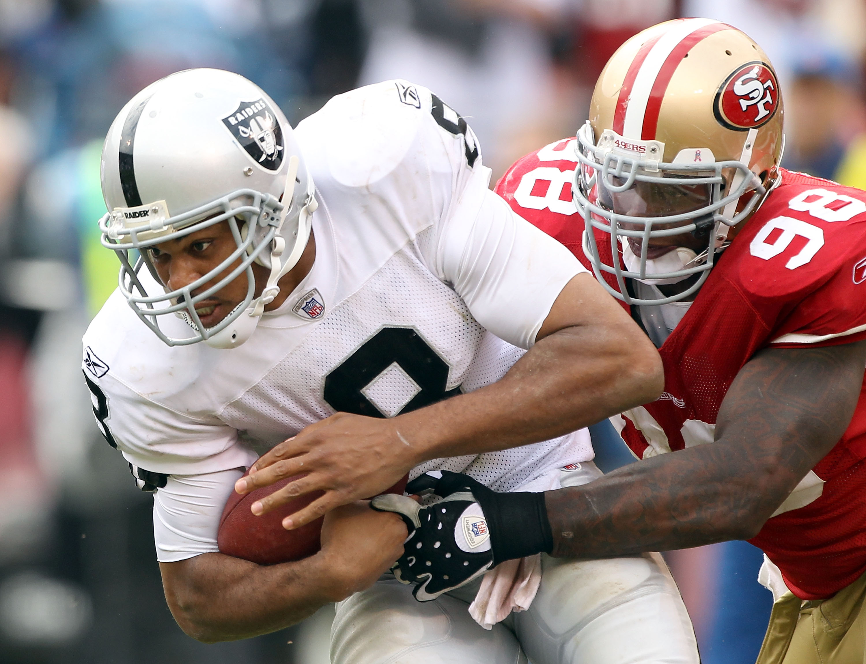 Bay Area tussle: Raiders shock Niners - The Boston Globe