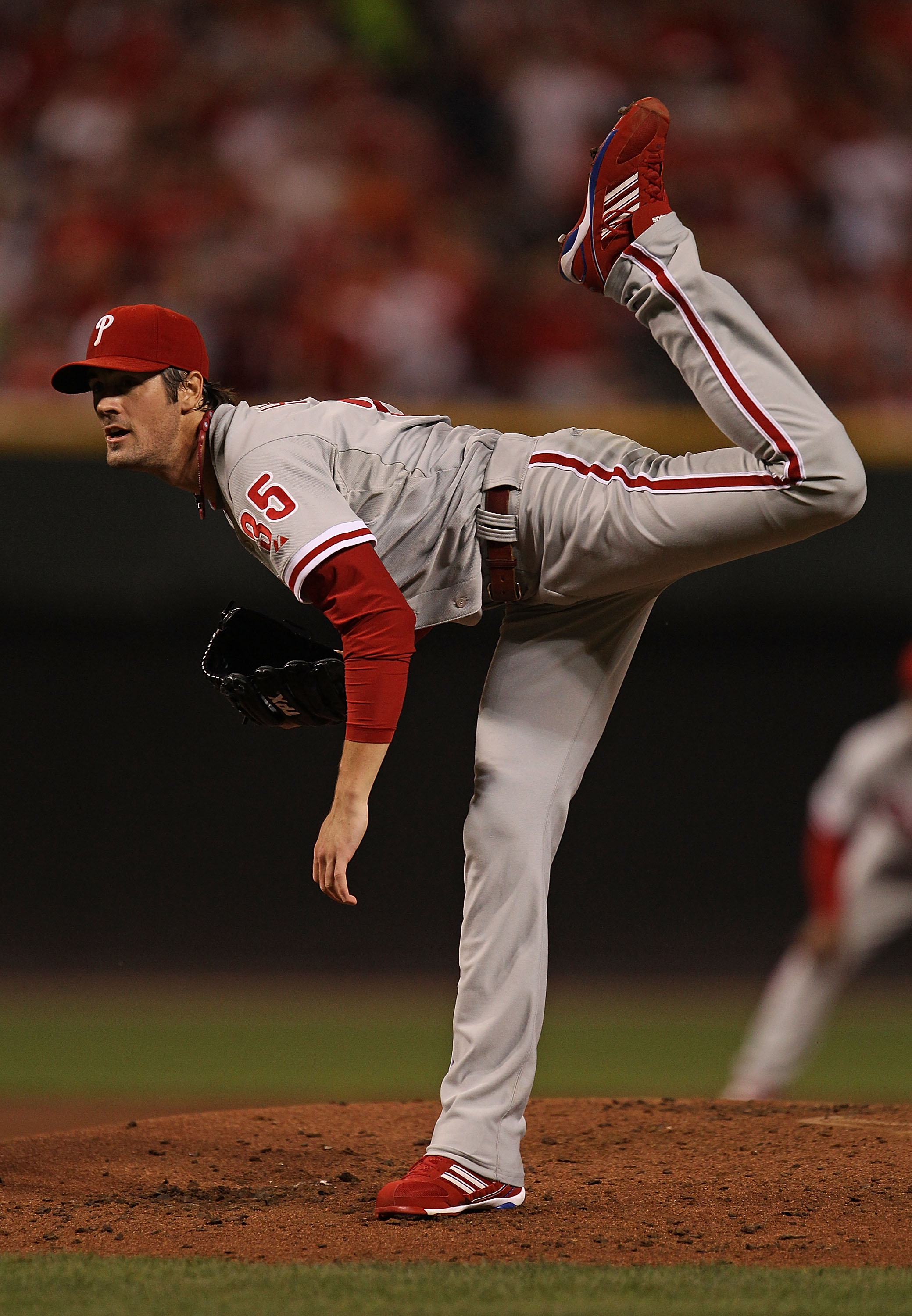 CINCINNATI - OCTOBER 10: Cole Hamels #35 of the Philadelphia Phillies delivers the ball against the Cincinnati Reds on his way to a complete game shut-out during game 3 of the NLDS at Great American Ball Park on October 10, 2010 in Cincinnati, Ohio. The P