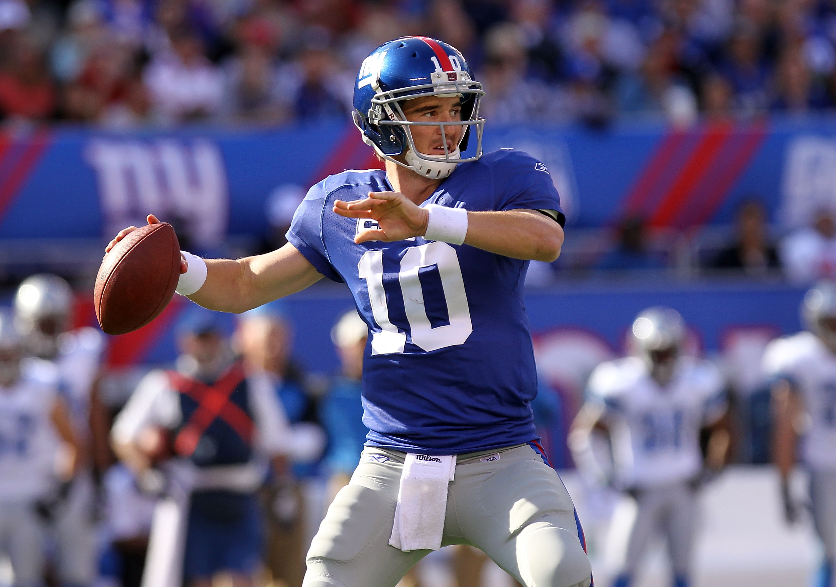 Detroit Lions quarterback Shaun Hill (14) passes during first half NFL  action between the New York Giants and Detroit Lions at the New Meadowlands  Stadium in East Rutherford, New Jersey. (Credit Image: ©