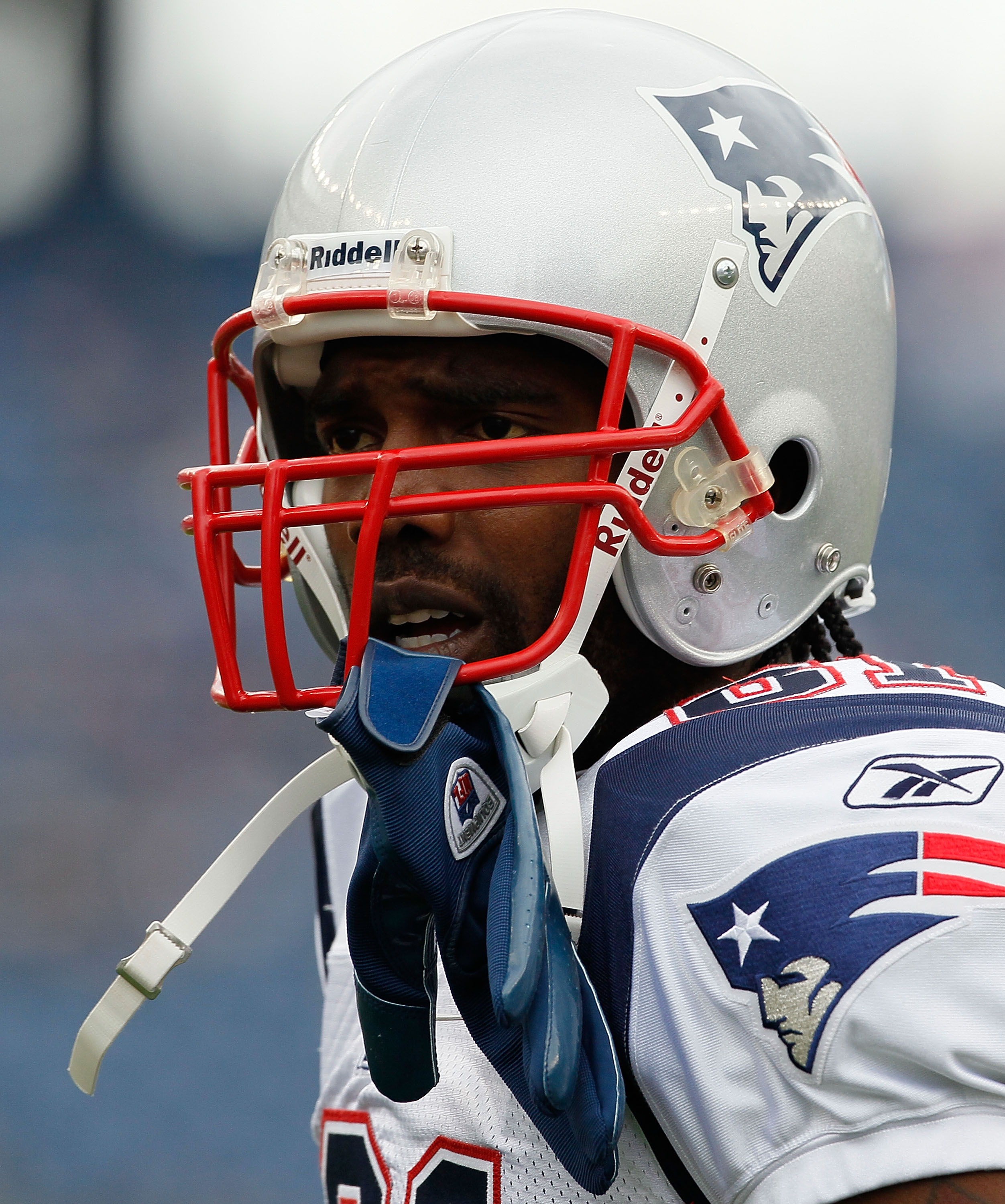 Randy Moss: Tom Brady greets Patriots teammate before Super Bowl