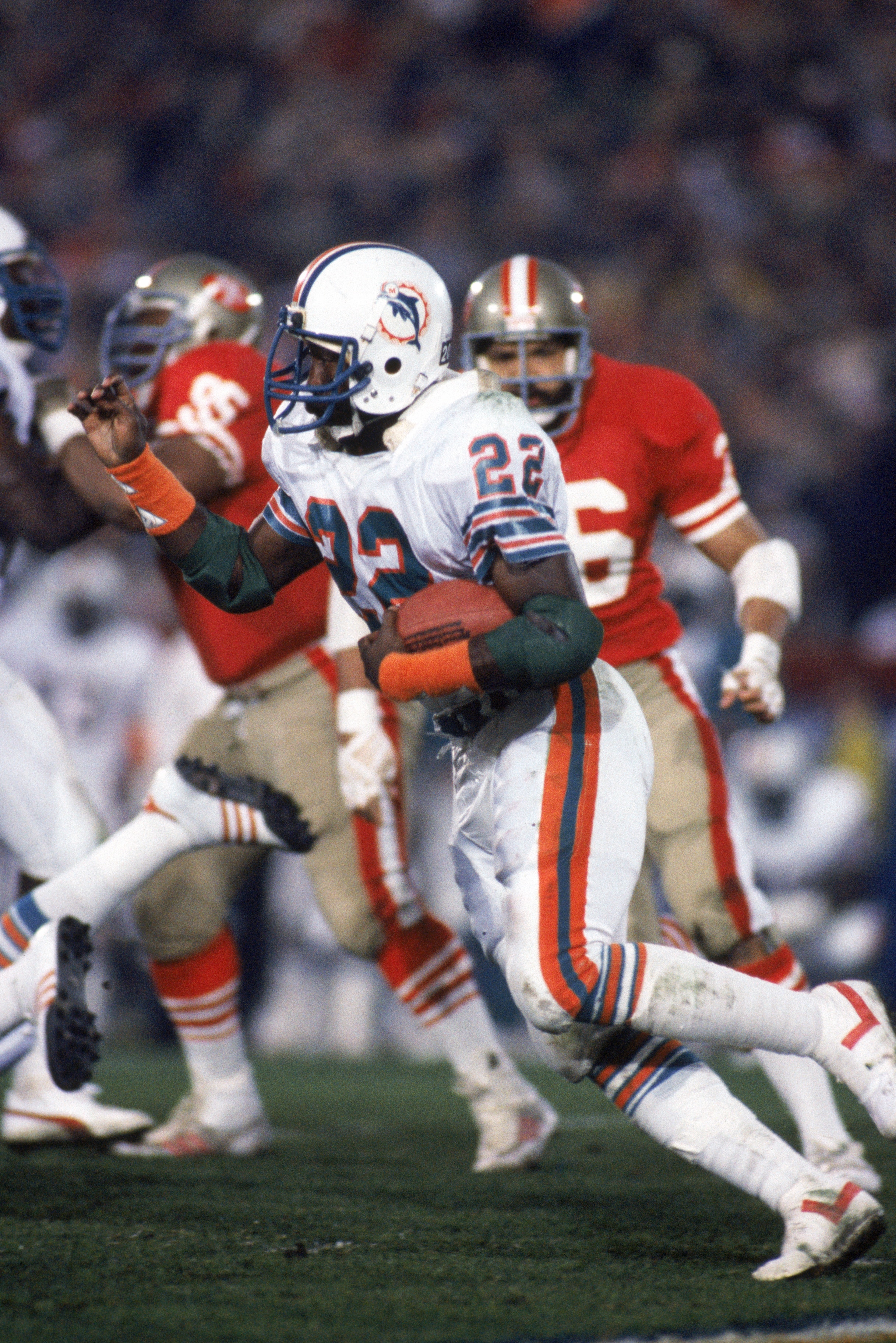 STANFORD, CA - JANUARY 20:  Running back Tony Nathan #22 of the Miami Dolphins rushes for yards during Super Bowl XIX against the San Francisco 49ers at Stanford Stadium on January 20, 1985 in Stanford, California.   The 49ers won 38-16.  (Photo by George