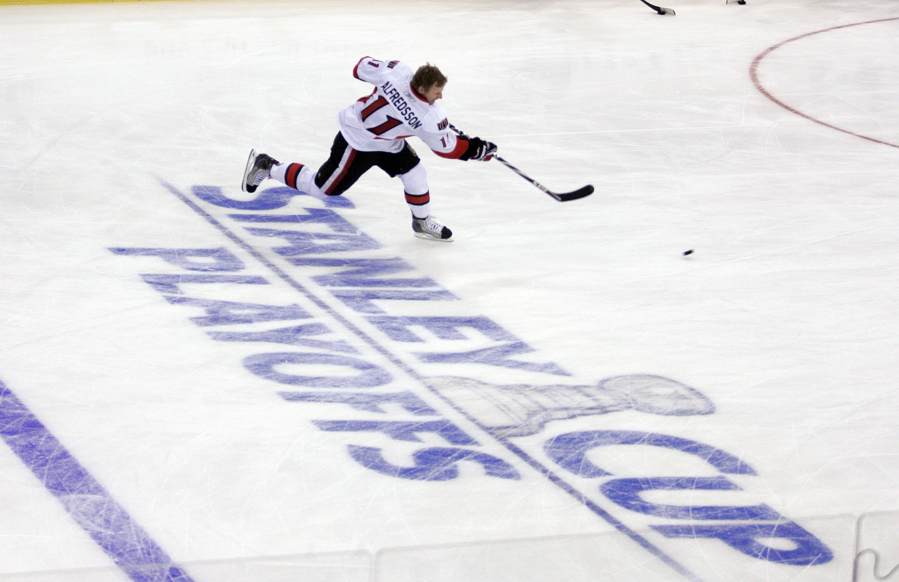 PITTSBURGH - APRIL 14:  Daniel Alfredsson #11 of the Ottawa Senators warms up before the start of Game One of the Eastern Conference Quarterfinals against the Pittsburgh Penguins during the 2010 NHL Stanley Cup Playoffs at Mellon Arena on April 14, 2010 i