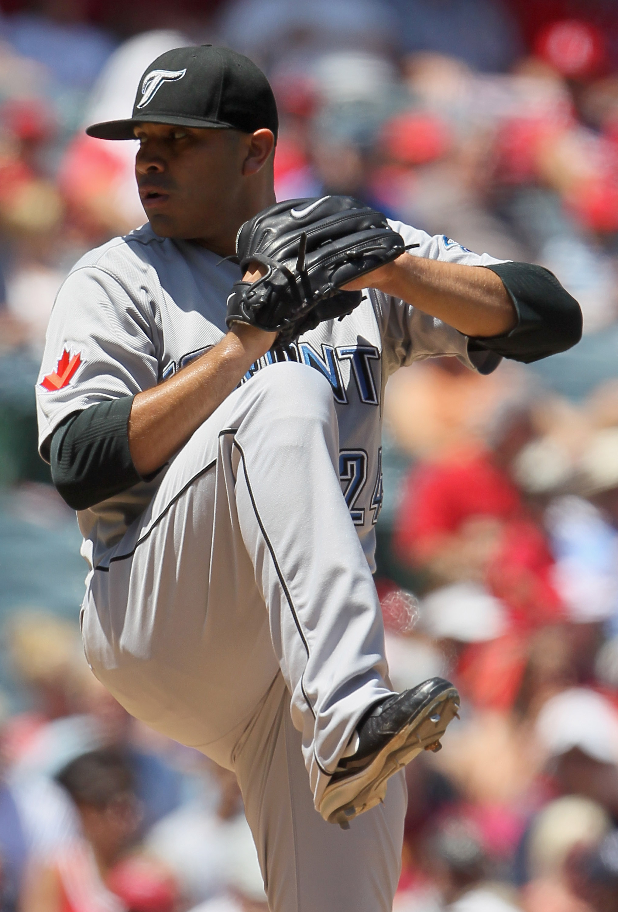 ANAHEIM, CA - JULY 17: New York Yankees pitcher Michael King (34) pitching  during an MLB baseball game against the Los Angeles Angels played on July  17, 2023 at Angel Stadium in