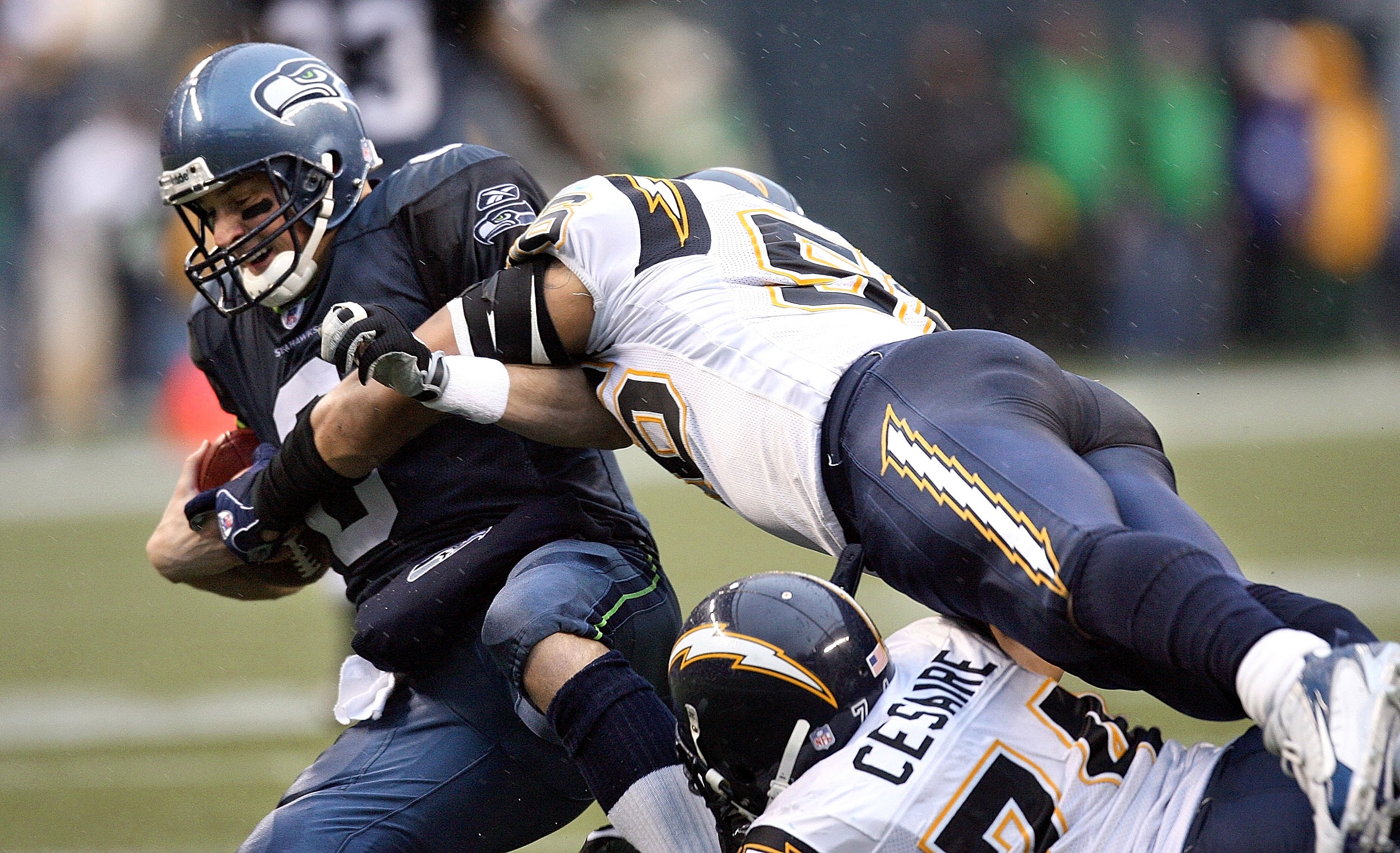 San Diego Chargers linebacker Shawne Merriman stretches before the NFL  football game between the Oakland Raiders against the San Diego Chargers,  Monday, Sept. 14, 2009 in Oakland, Calif.(AP Photo/Marcio Sanchez Stock  Photo 