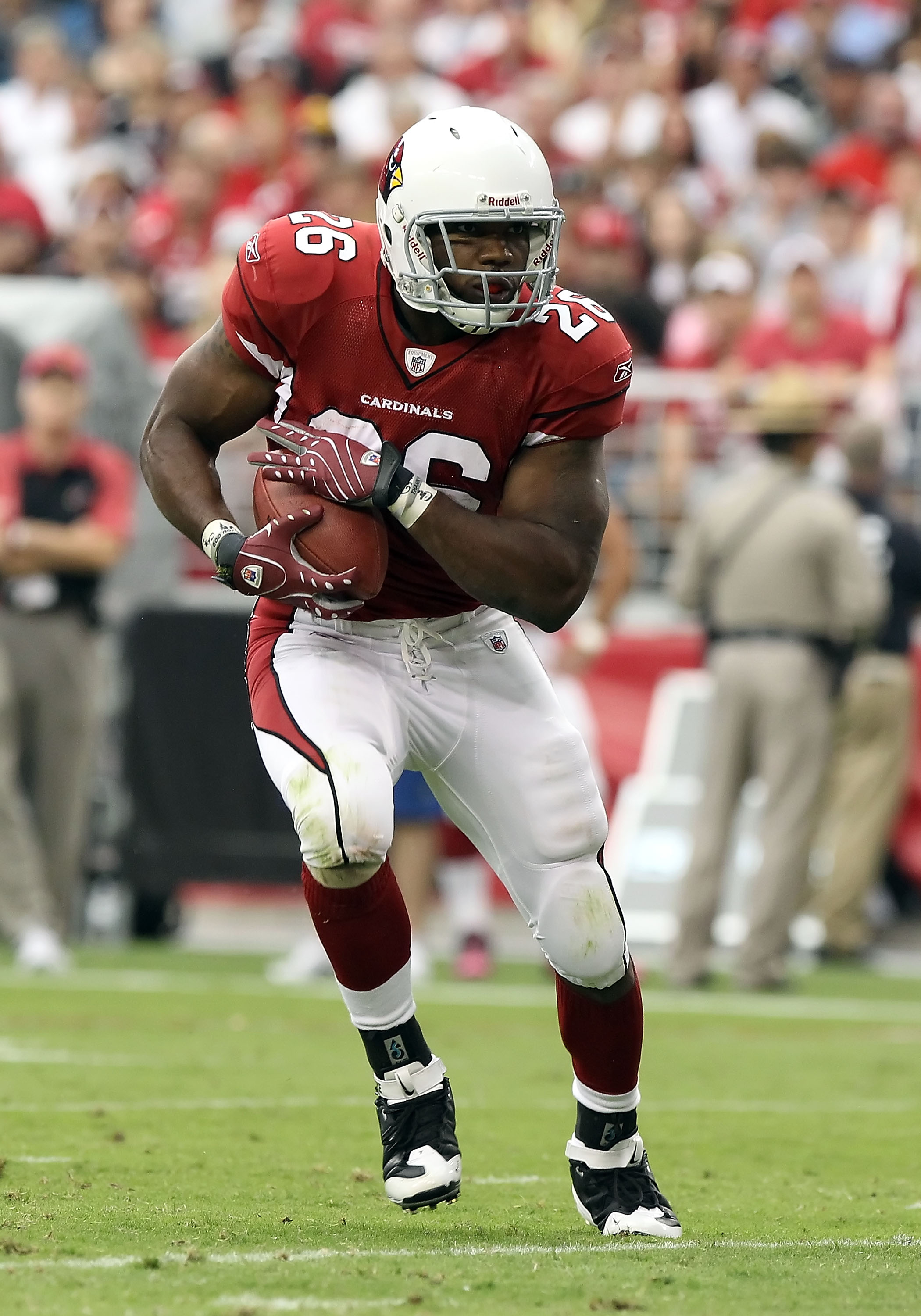 GLENDALE, AZ - OCTOBER 10:  Runningback Beanie Wells #26 of the Arizona Cardinals runs with the football during the NFL game against the New Orleans Saints at the University of Phoenix Stadium on October 10, 2010 in Glendale, Arizona. The Cardinals defeat