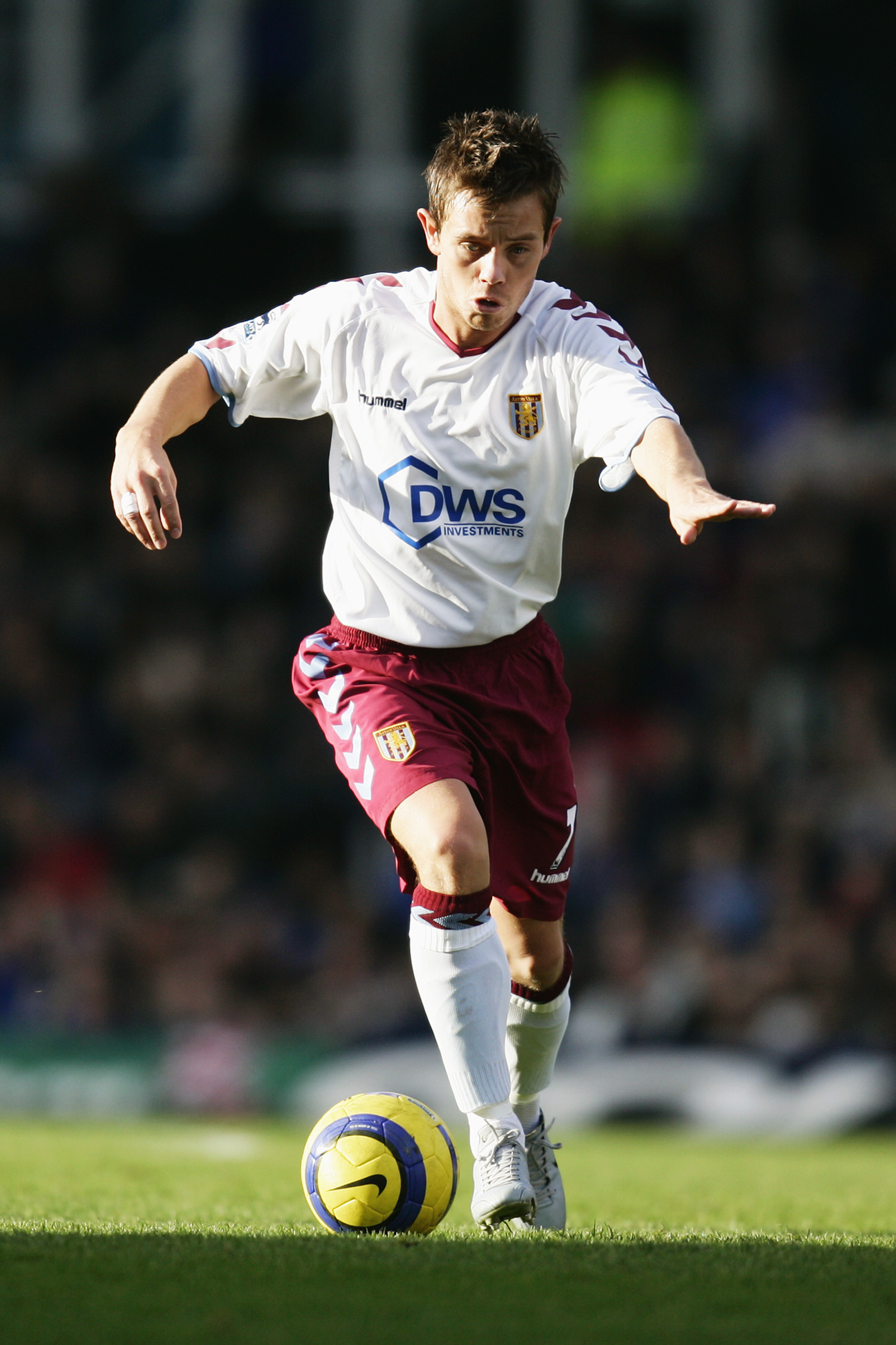 PORTSMOUTH, ENGLAND - FEBRUARY 12:  Lee Hendrie of Aston Villa in action during the Barclays Premiership match between Portsmouth and Aston Villa at Fratton Park on February 12, 2005 in Portsmouth, England.  (Photo by Paul Gilham/Getty Images)