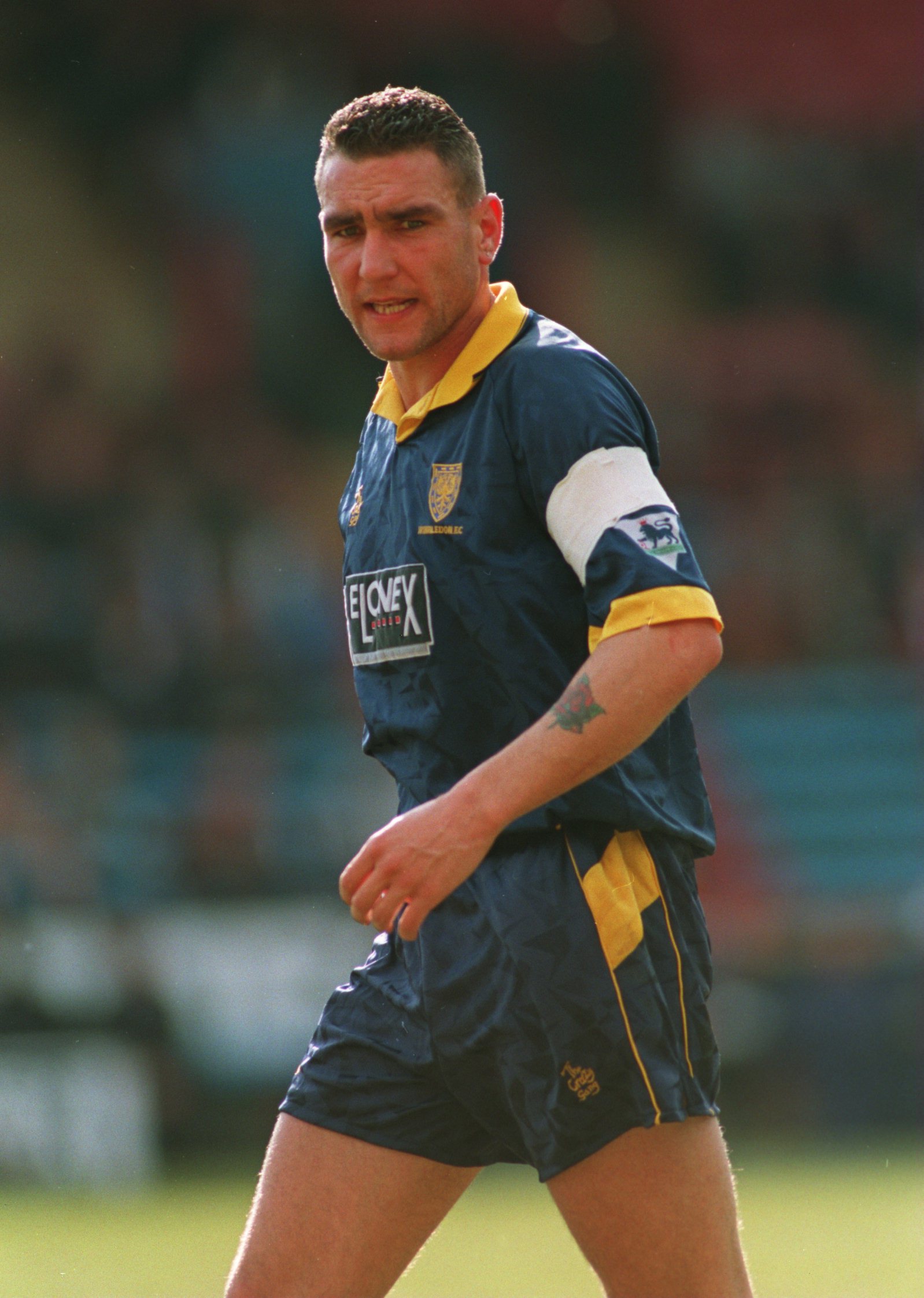 18 MAR 1995:  VINNIE JONES OF WIMBLEDON IN ACTION DURING A PREMIERSHIP MATCH AGAINST CRYSTAL PALACE AT SELHURST PARK. WIMBLEDON WON THE GAME 2-0. Mandatory Credit: Mike Hewitt/ALLSPORT