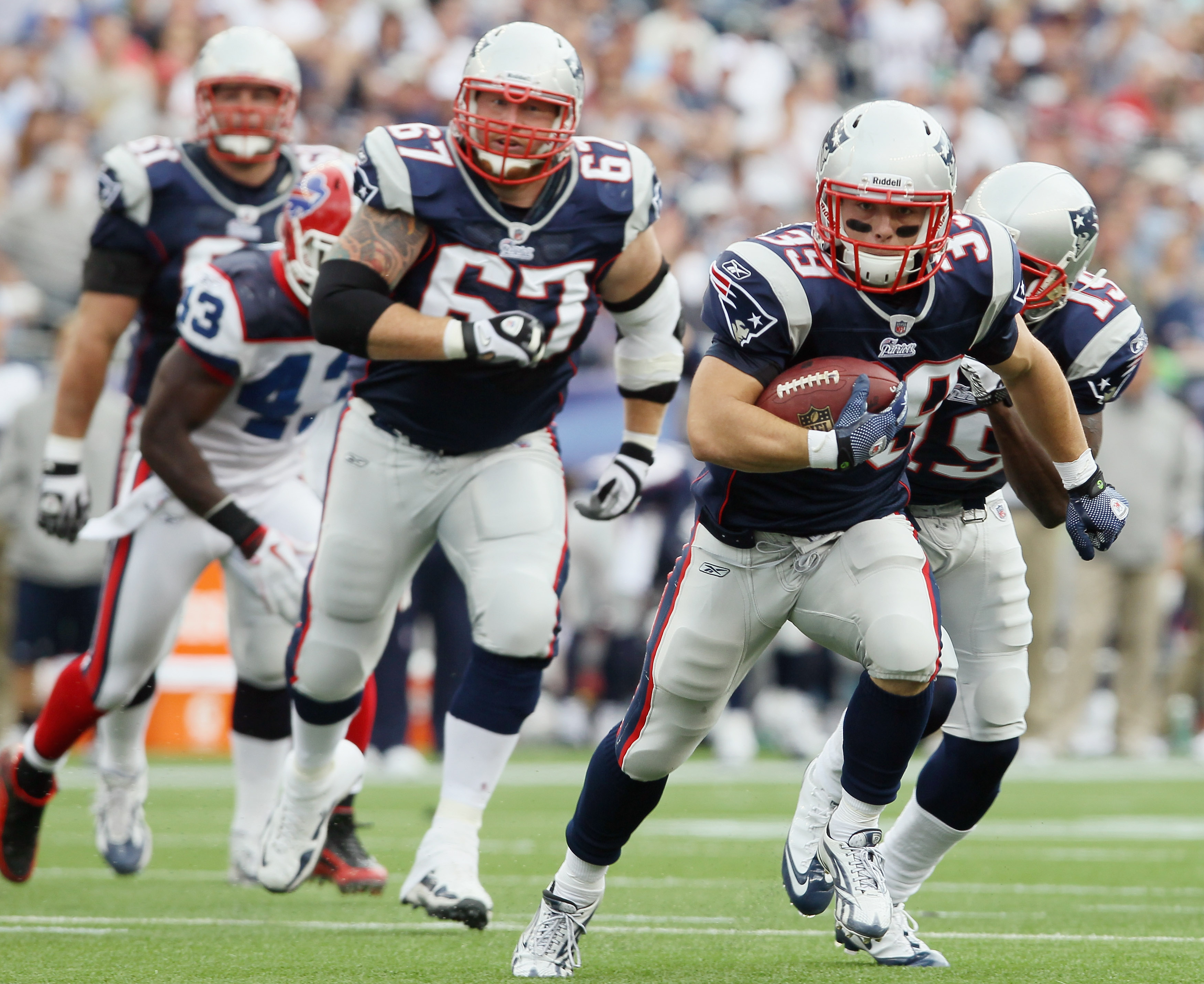 FOXBORO, MA - SEPTEMBER 26:  Danny Woodhead #39 of the New England Patriots carries the ball in for a touchdown as teammate Dan Koppen #67 follows in the second quarter against the Buffalo Bills during on September 26, 2010 at Gillette Stadium in Foxboro,
