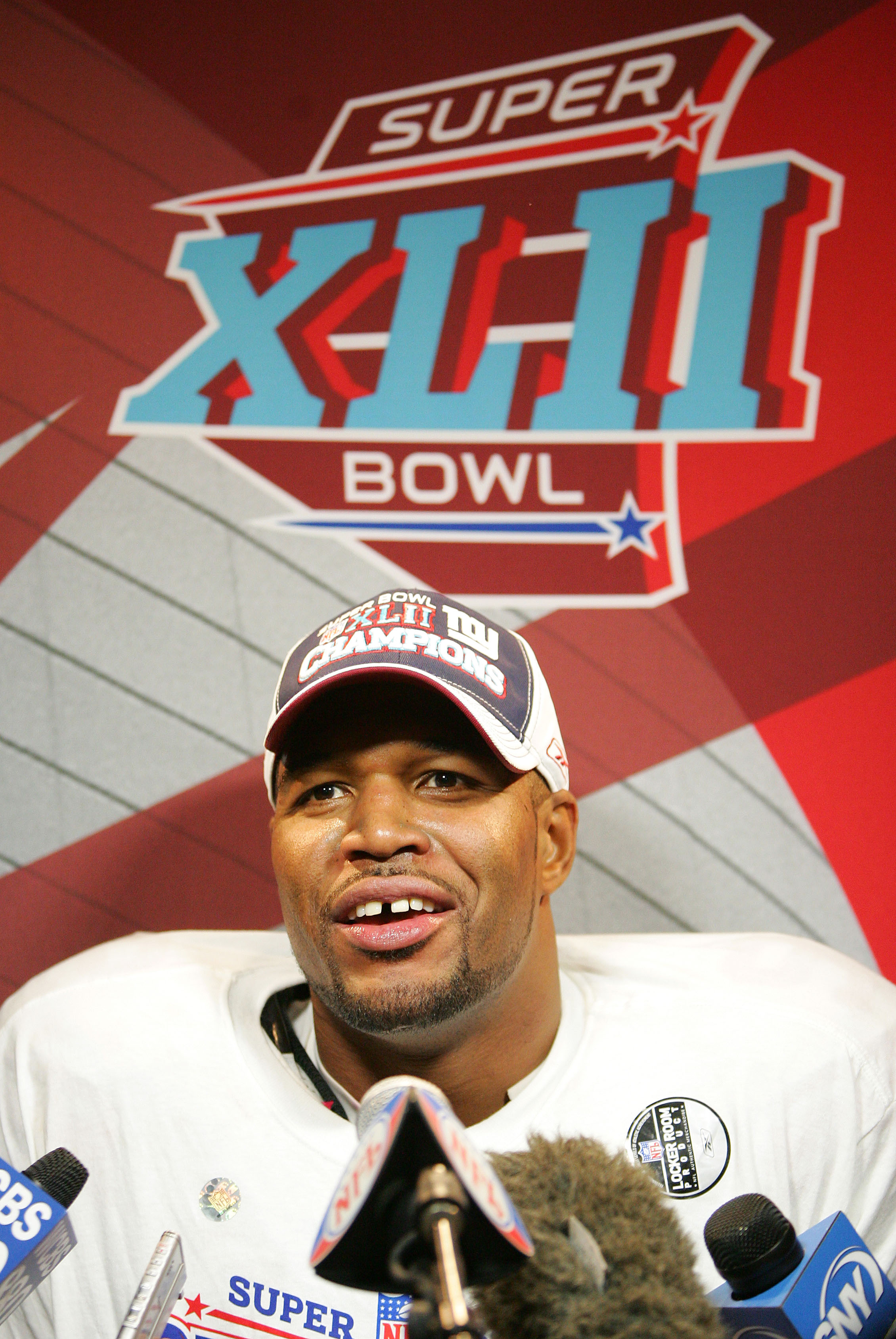 Michael Strahan Helps The Giants Win Super Bowl XLII