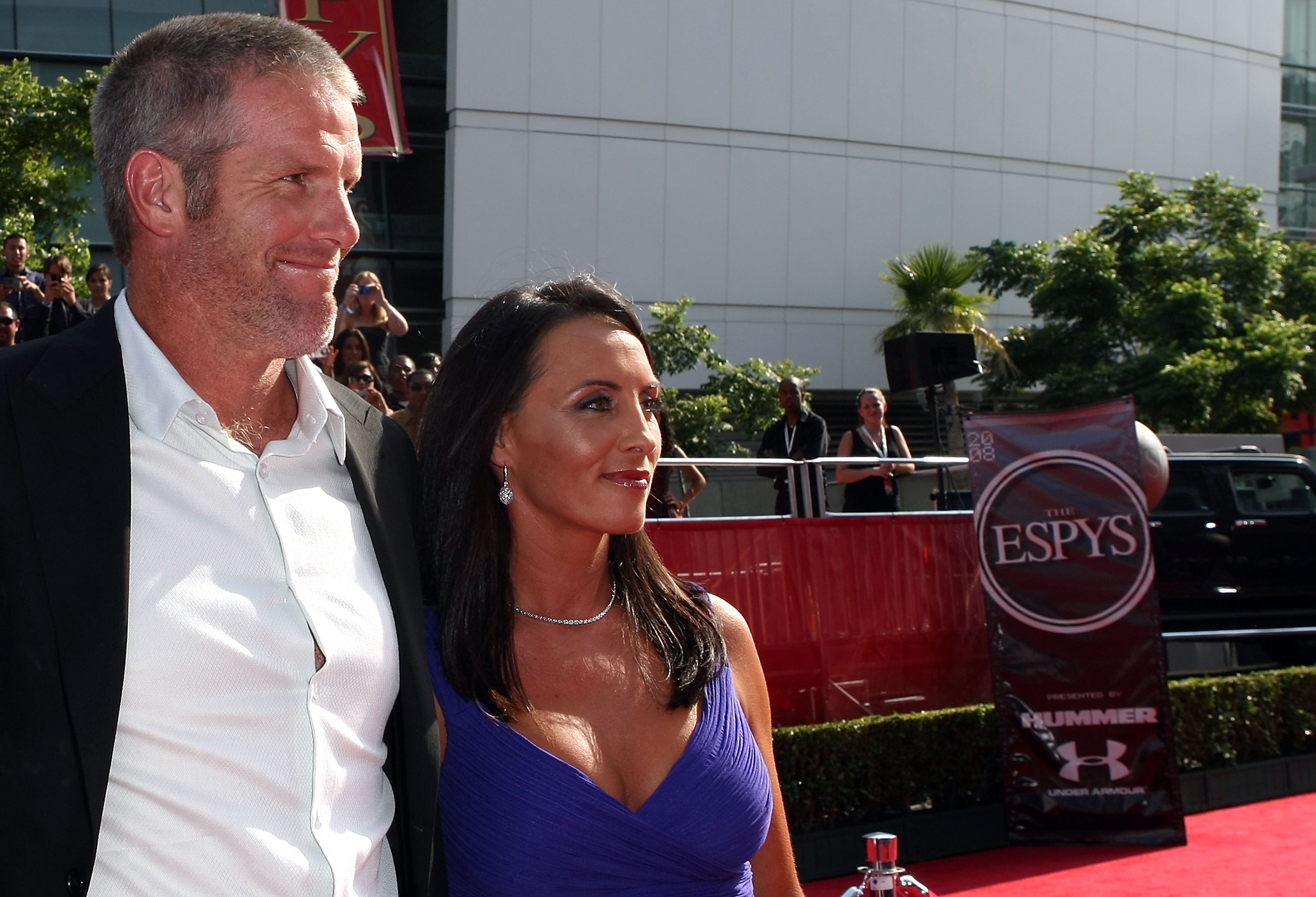 Deanna Favre Why Life With Brett Hasnt Been a Champions image
