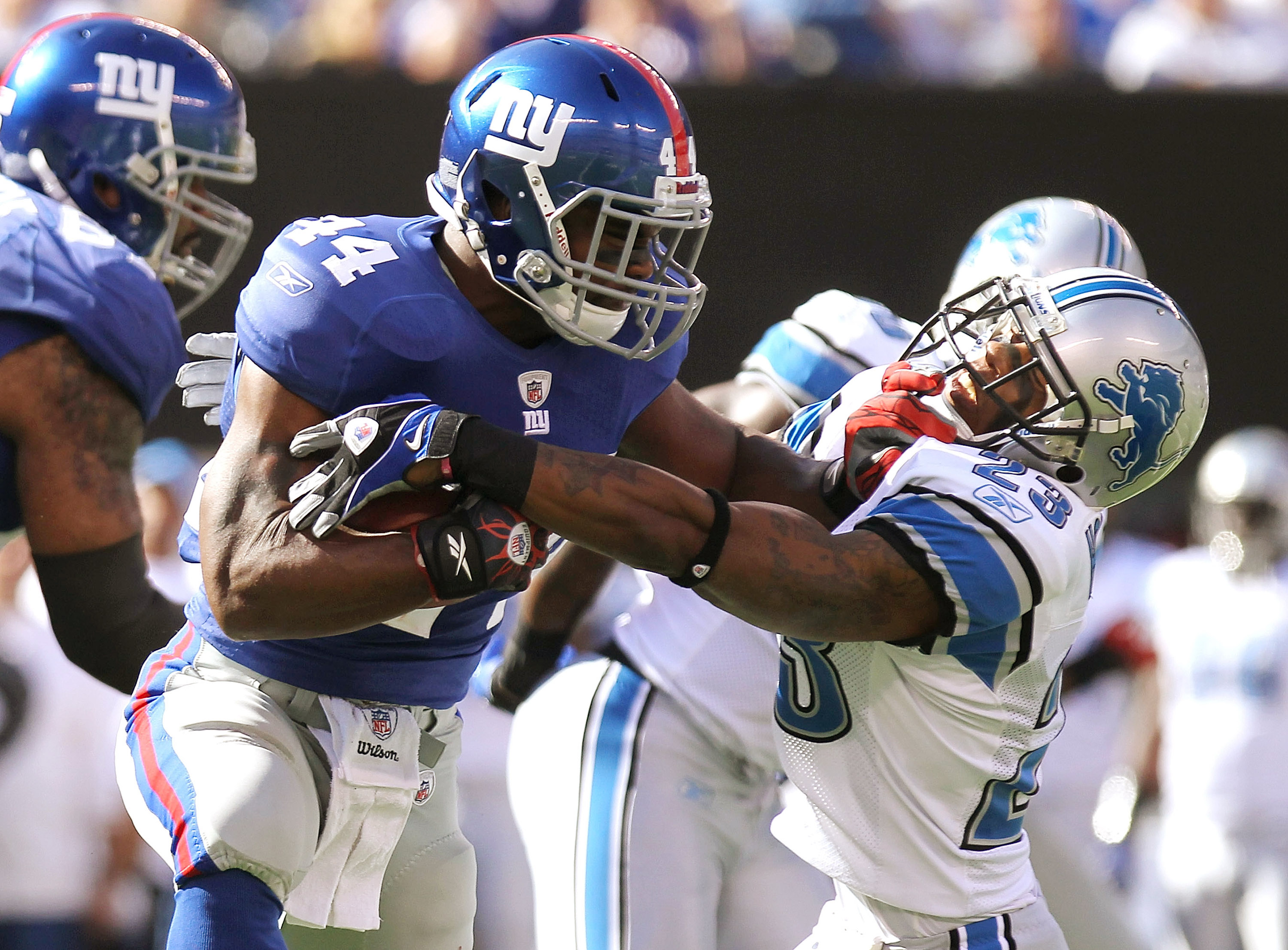 Justin Tuck says Osi Umenyiora 'deserves to get paid', says he