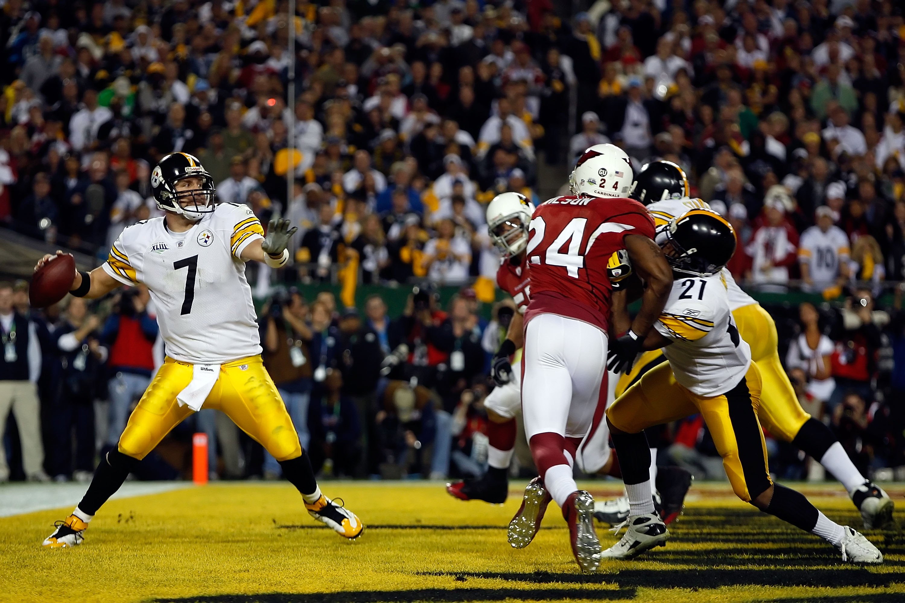 TAMPA, FL - FEBRUARY 01:  Quarterback Ben Roethlisberger #7 of the Pittsburgh Steelers drops back to pass as the Steelers are called for a safety for a holding on the offensive line during the fourth quarter against the Arizona Cardinals during Super Bowl