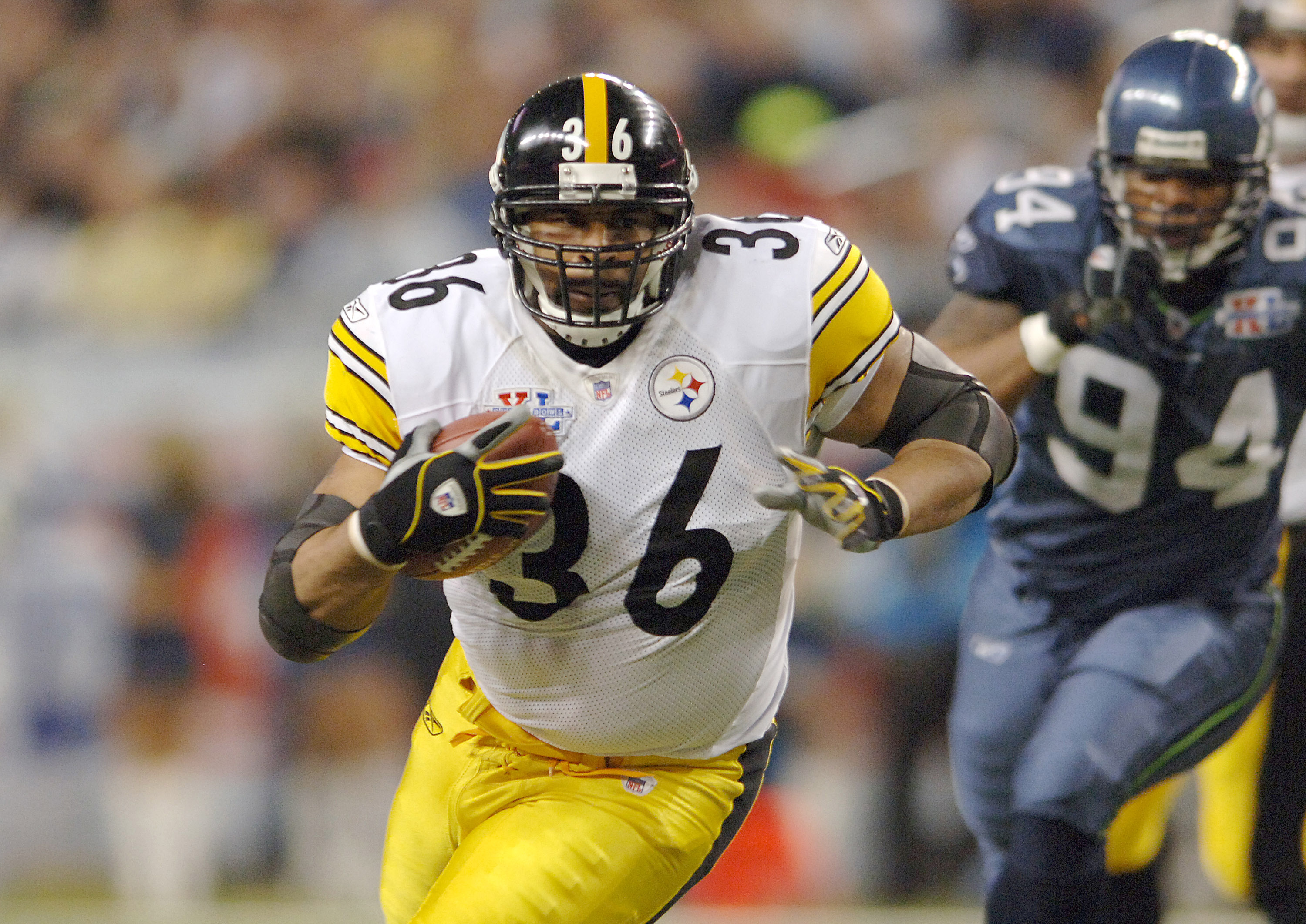 Steelers Jerome Bettis during Super Bowl XL between the Pittsburgh Steelers and Seattle Seahawks at Ford Field in Detroit, Michigan on February 5, 2006.  (Photo by Al Messerschmidt/Getty Images)