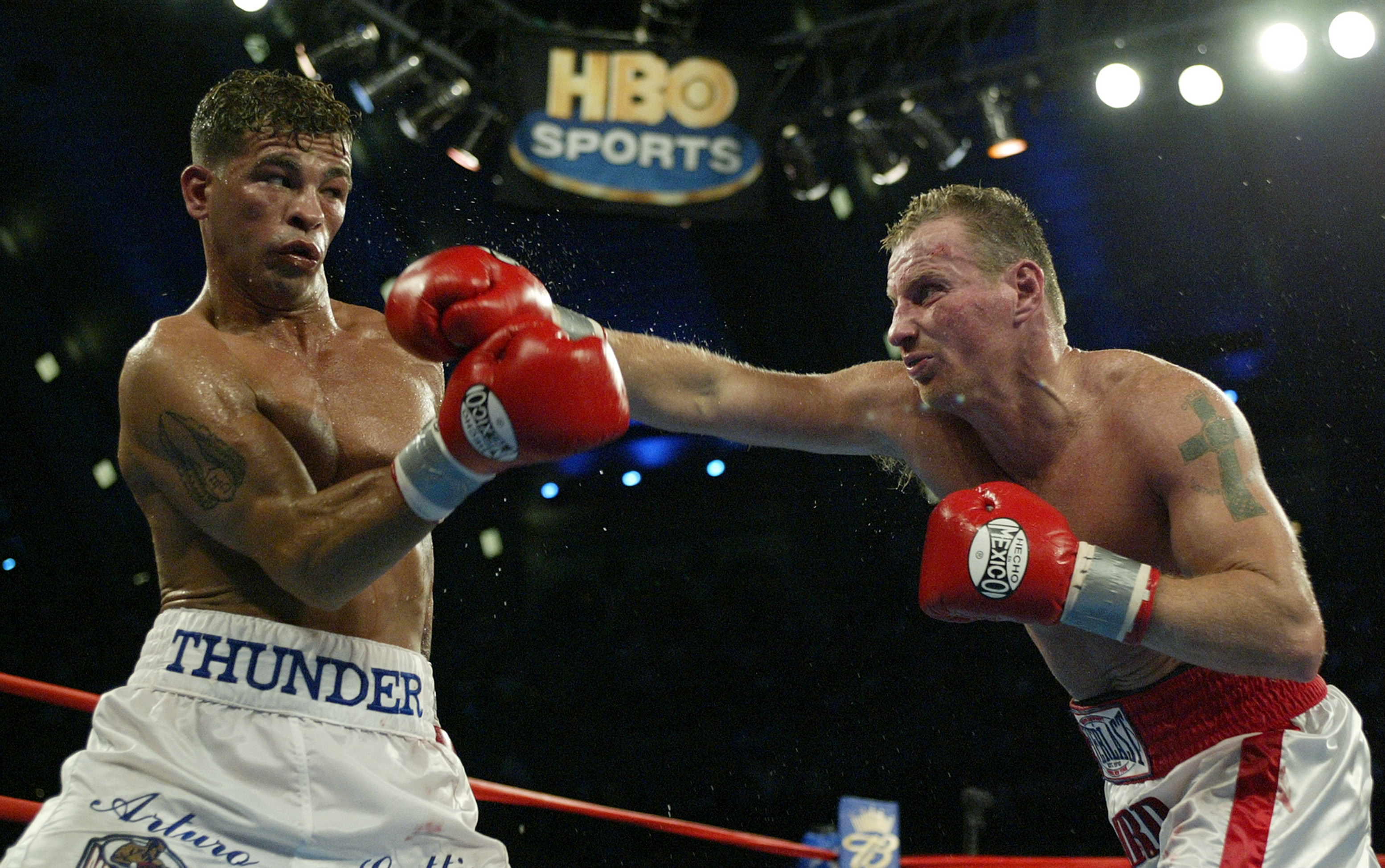 ATLANTIC CITY, NJ - JUNE 7:  Arturo Gatti (L) and Micky Ward trade punches during their Junior Welterweight bout at Boardwalk Hall on June 7 in Atlantic City, New Jersey. Gatti won a unanimous decision.  (Photo by Al Bello/Getty  Images)
