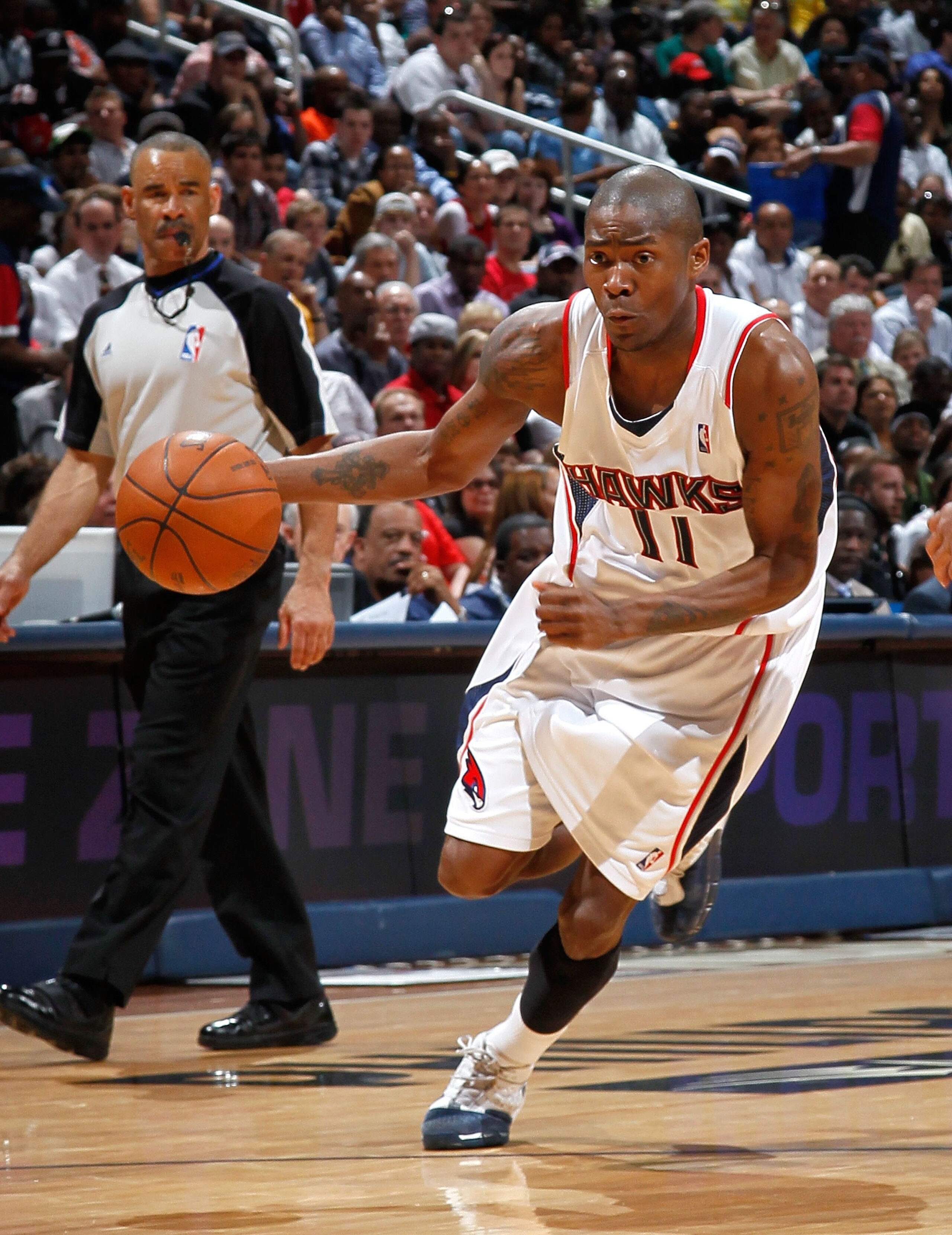 ATLANTA - MARCH 31:  Jamal Crawford #11 of the Atlanta Hawks against the Los Angeles Lakers at Philips Arena on March 31, 2010 in Atlanta, Georgia.  NOTE TO USER: User expressly acknowledges and agrees that, by downloading and/or using this Photograph, Us