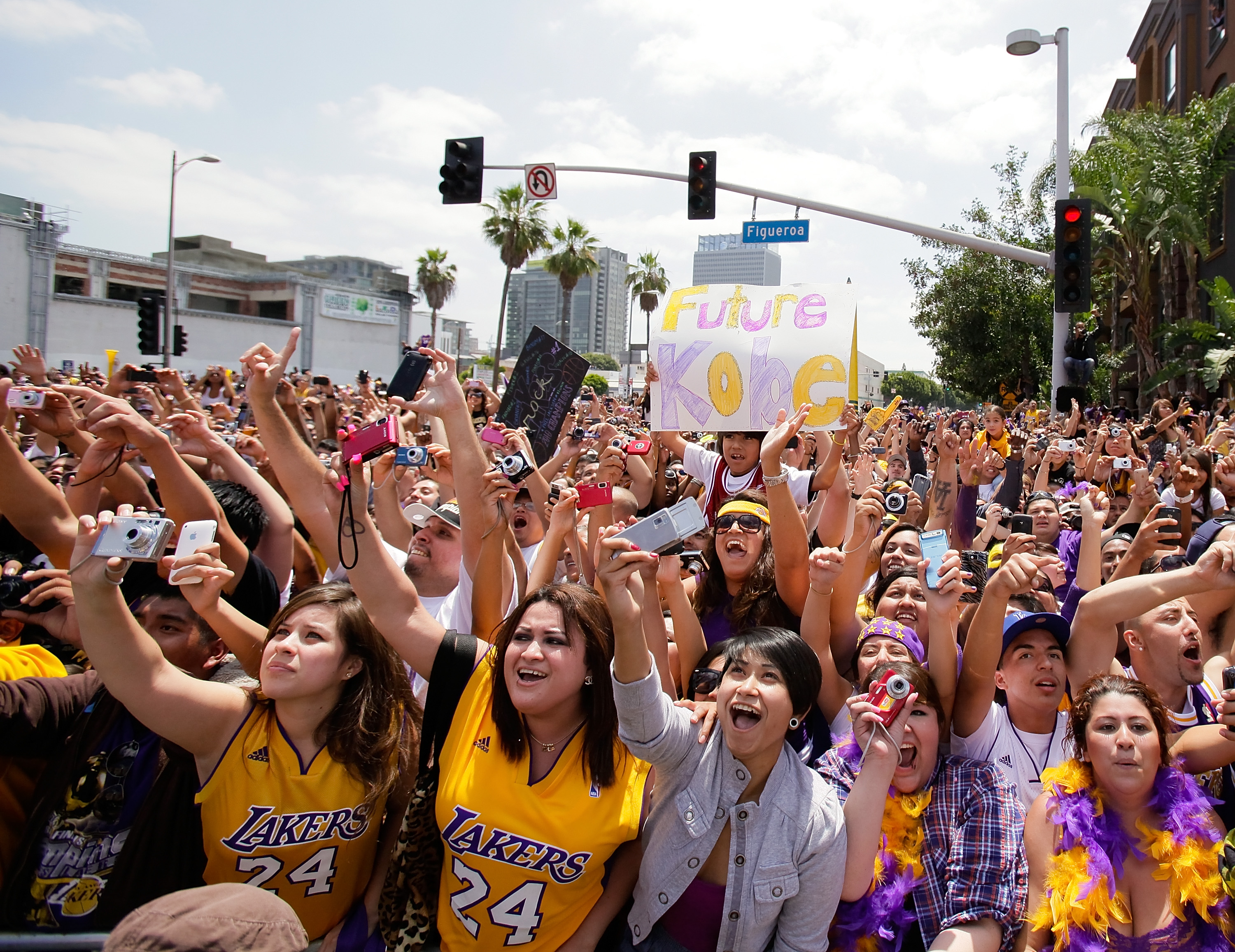 LOS ANGELES, CA - JUNE 21:  Fans cheer for the Los Angeles Lakers during their victory parade for the the NBA basketball champion team on June 21, 2010 in Los Angeles, California. The Lakers beat the Boston Celtics 87-79 in 7 games for the franchise's 16 