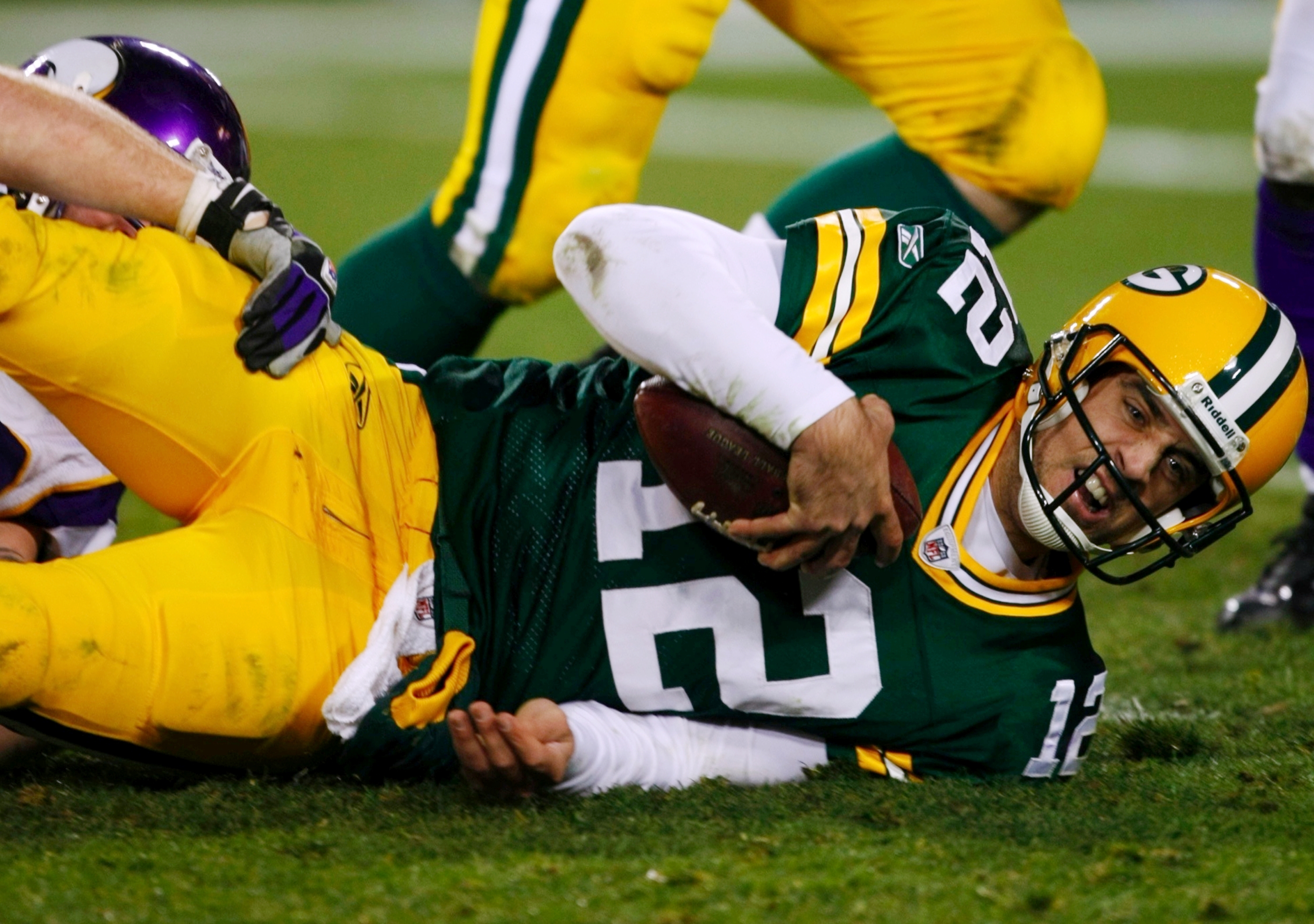 Packers Get First Victory Over Viking Brett Favre With 28-24