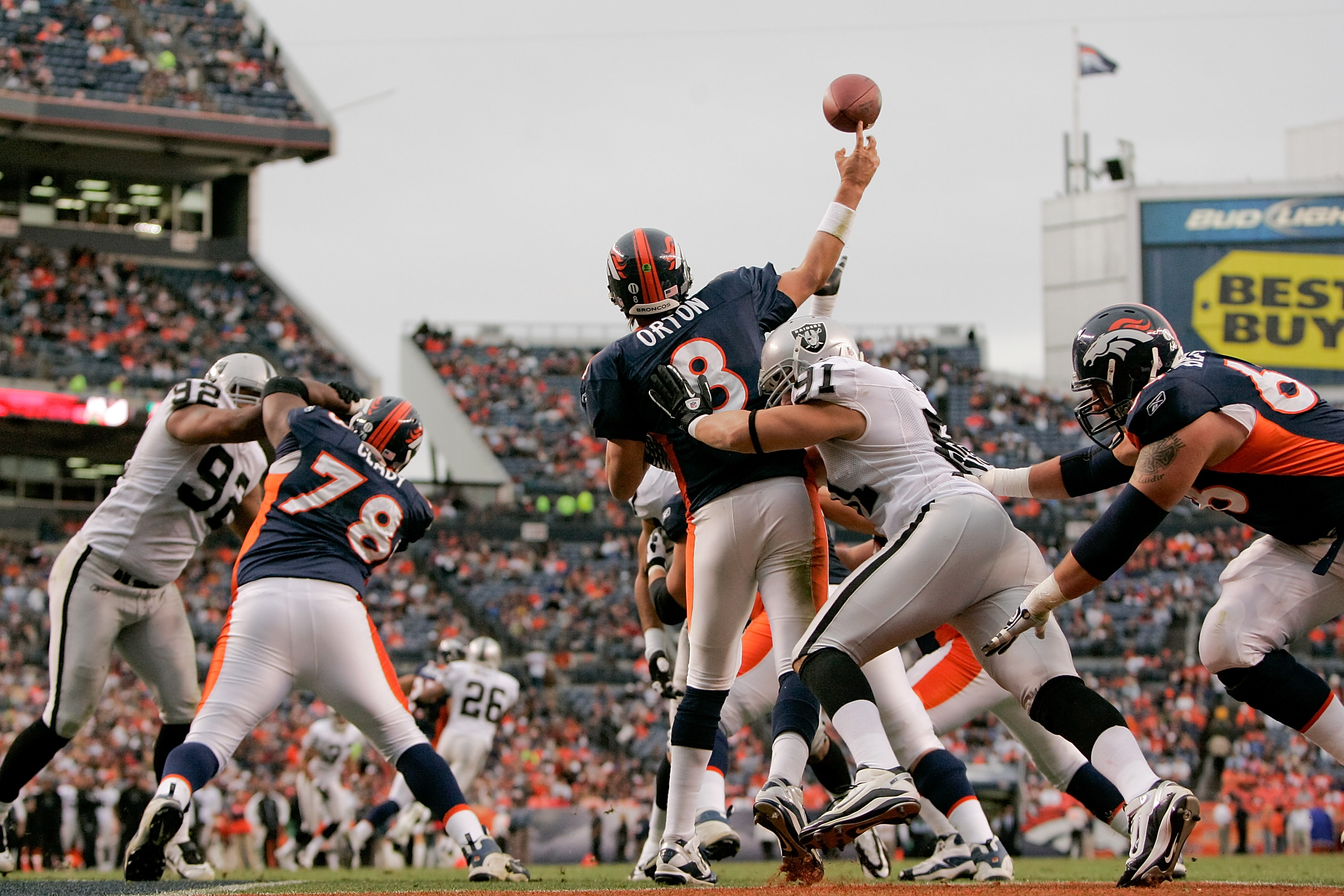 Oakland Raiders Embarrass Broncos: Darren McFadden Dominates