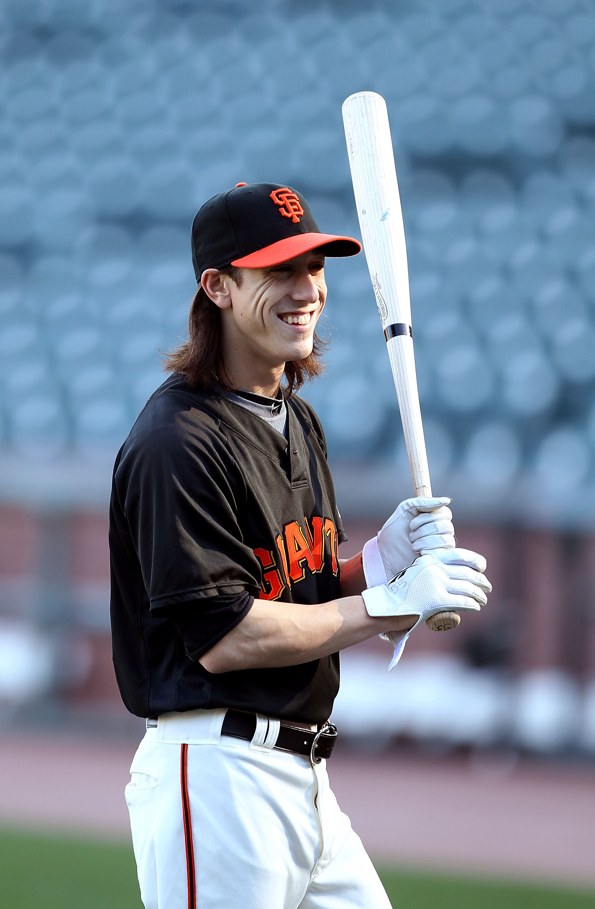 World Series: Giants' Tim Lincecum settles in after rough start, earns  third postseason win – East Bay Times