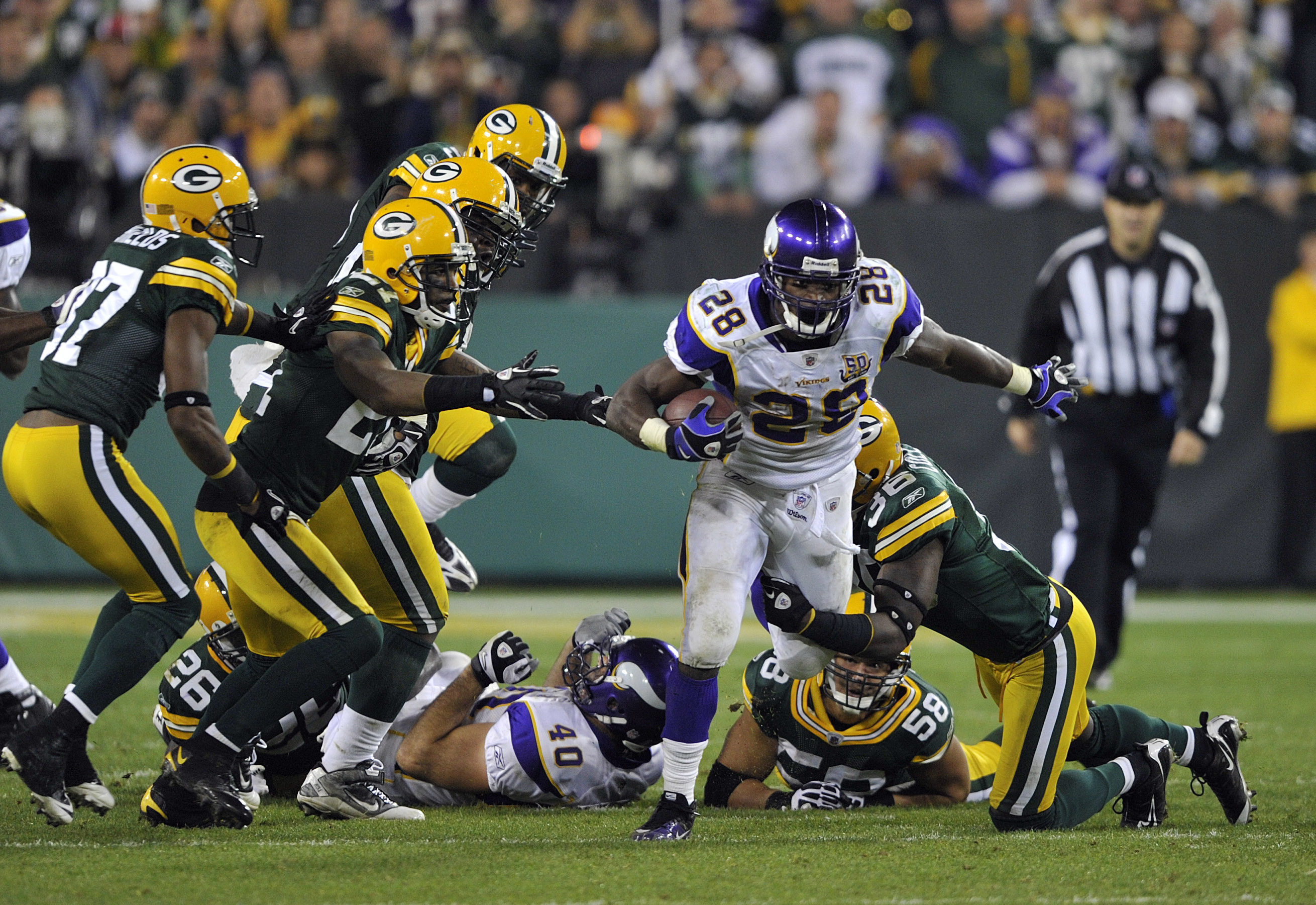 Minnesota Vikings' words haven't bridged gap with Adrian Peterson