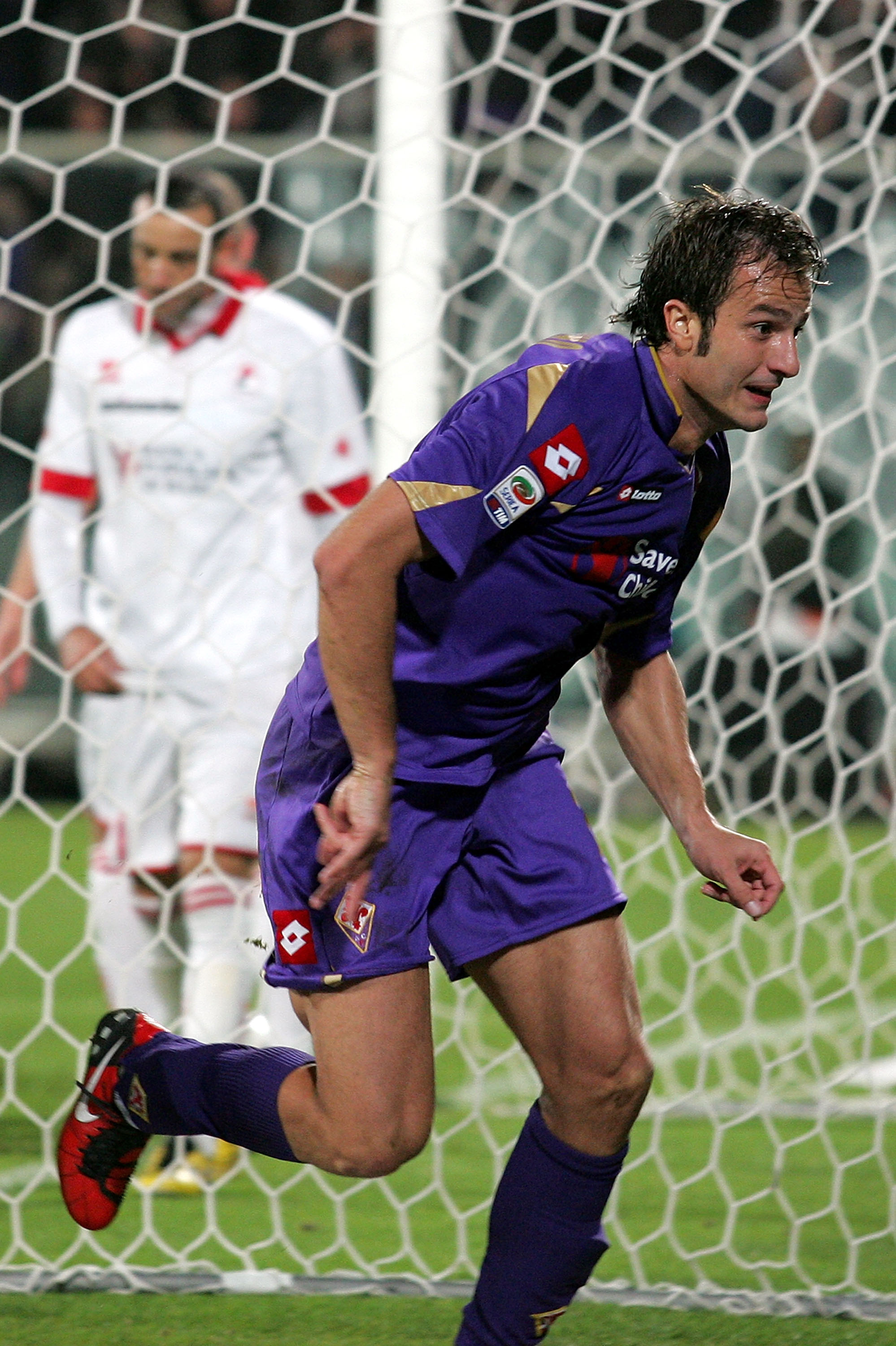 Alberto Gilardino scored his 131st career goal in Serie A as Fiorentina defeated Bari 2-1.
