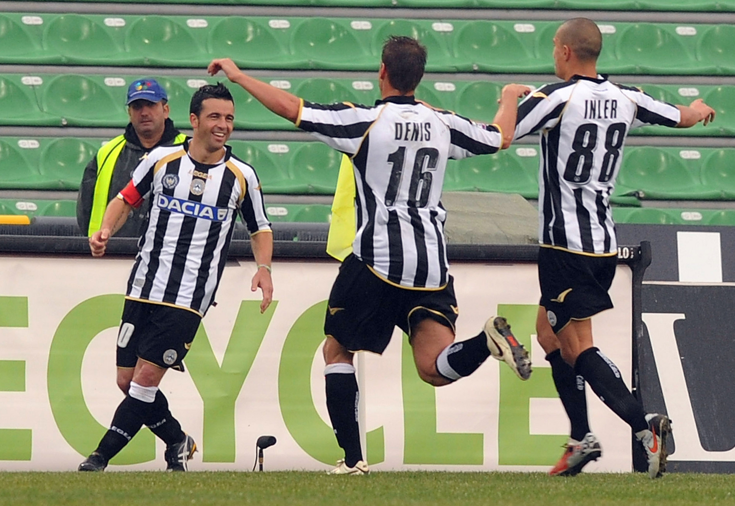 Teammates come to celebrate with Antonio Di Natale, who helped Udinese in a 2-1 win over Palermo.