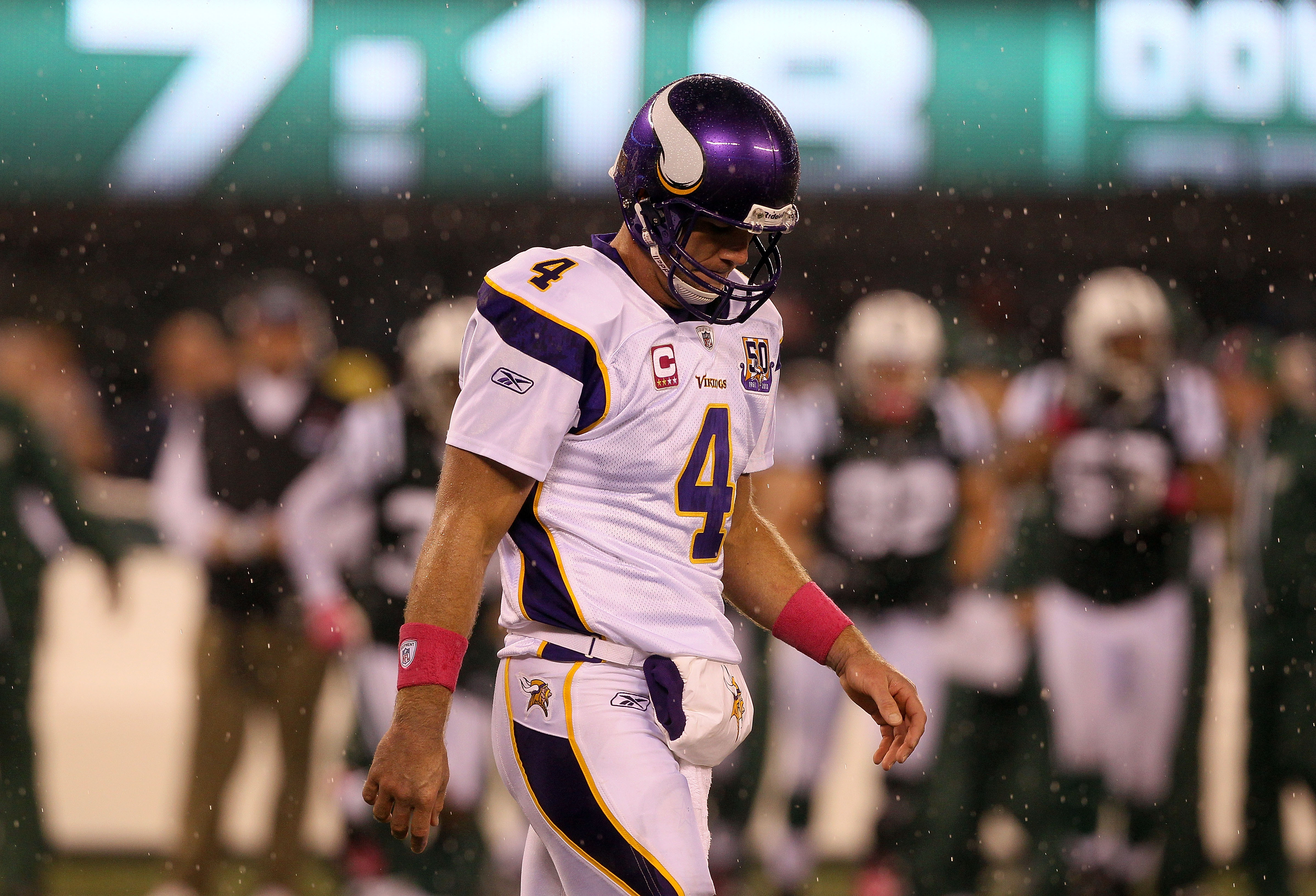 Brett Favre loses the walking boot, but Vikings QB is still