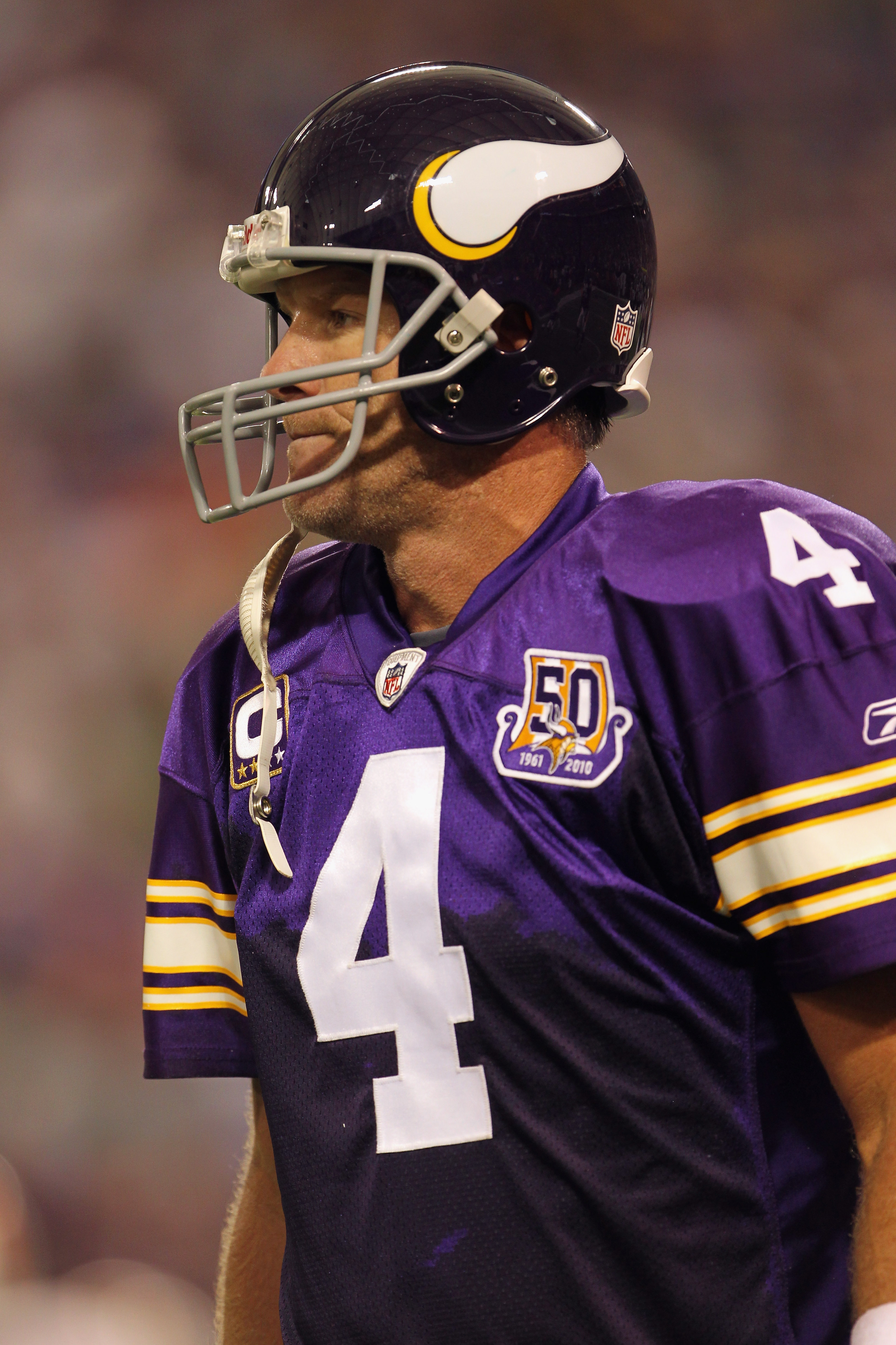 GB throws Brett Favre 'welcome home' party, retire No. 4 at