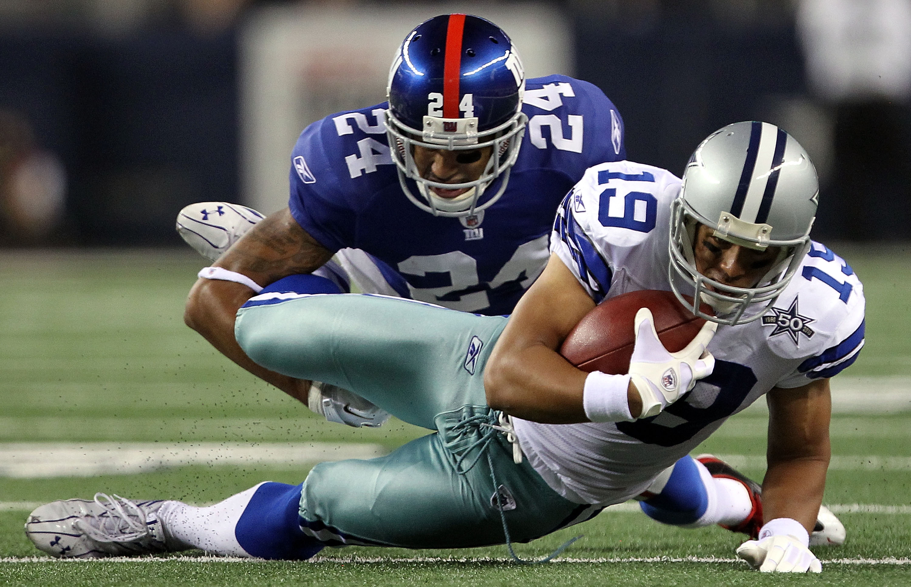 Dallas Cowboys wide receiver Miles Austin (19) makes the reception