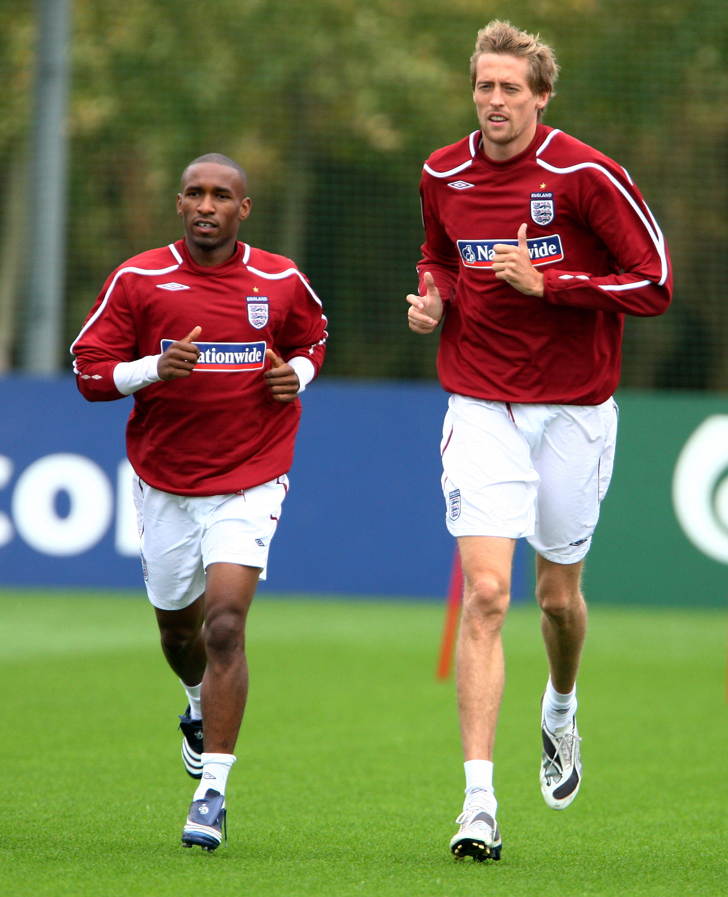 LONDON COLNEY, UNITED KINGDOM - OCTOBER 07:  Jermain Defoe and Peter Crouch of England during the England training session at London Colney on October 7, 2008 in London, England.  (Photo by Phil Cole/Getty Images)