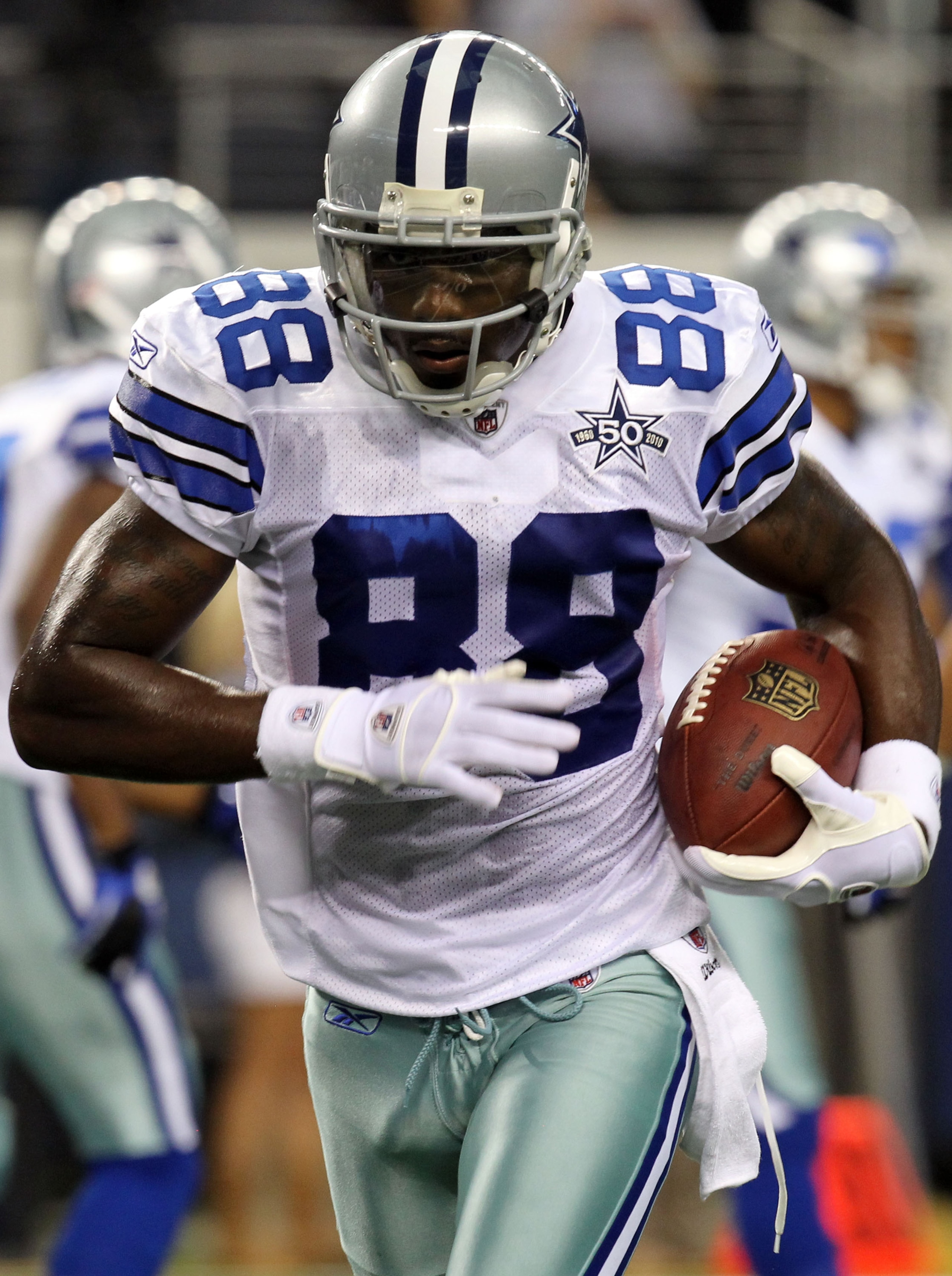 ARLINGTON, TX - SEPTEMBER 02: Wide receiver Dez Bryant #88 of the Dallas Cowboys at Cowboys Stadium on September 2, 2010 in Arlington, Texas. (Photo by Ronald Martinez/Getty Images) ARLINGTON, TX - SEPTEMBER 02: Wide receiver Dez Bryant #88 of the Dallas Cowboys at Cowboys Stadium on September 2, 2010 in Arlington, Texas. (Photo by Ronald Martinez/Getty Images)
