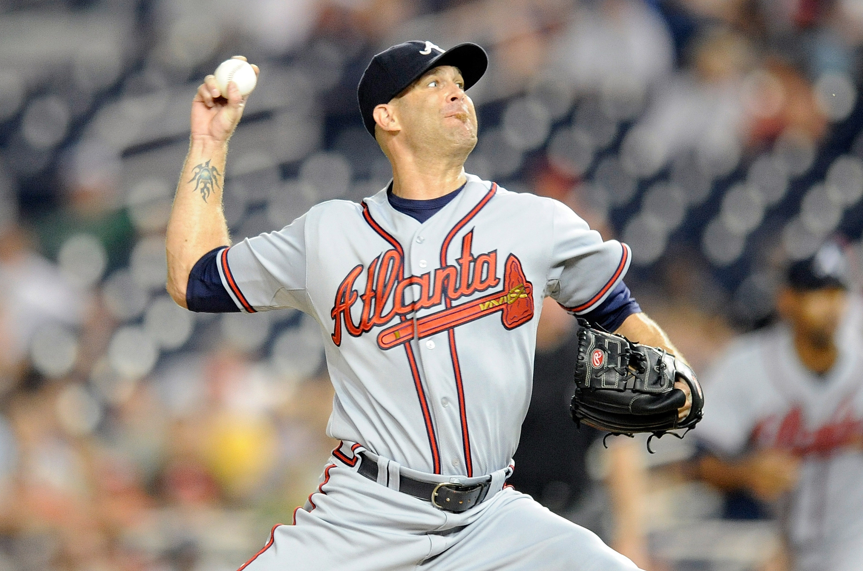 Braves' Tim Hudson out for season with broken ankle